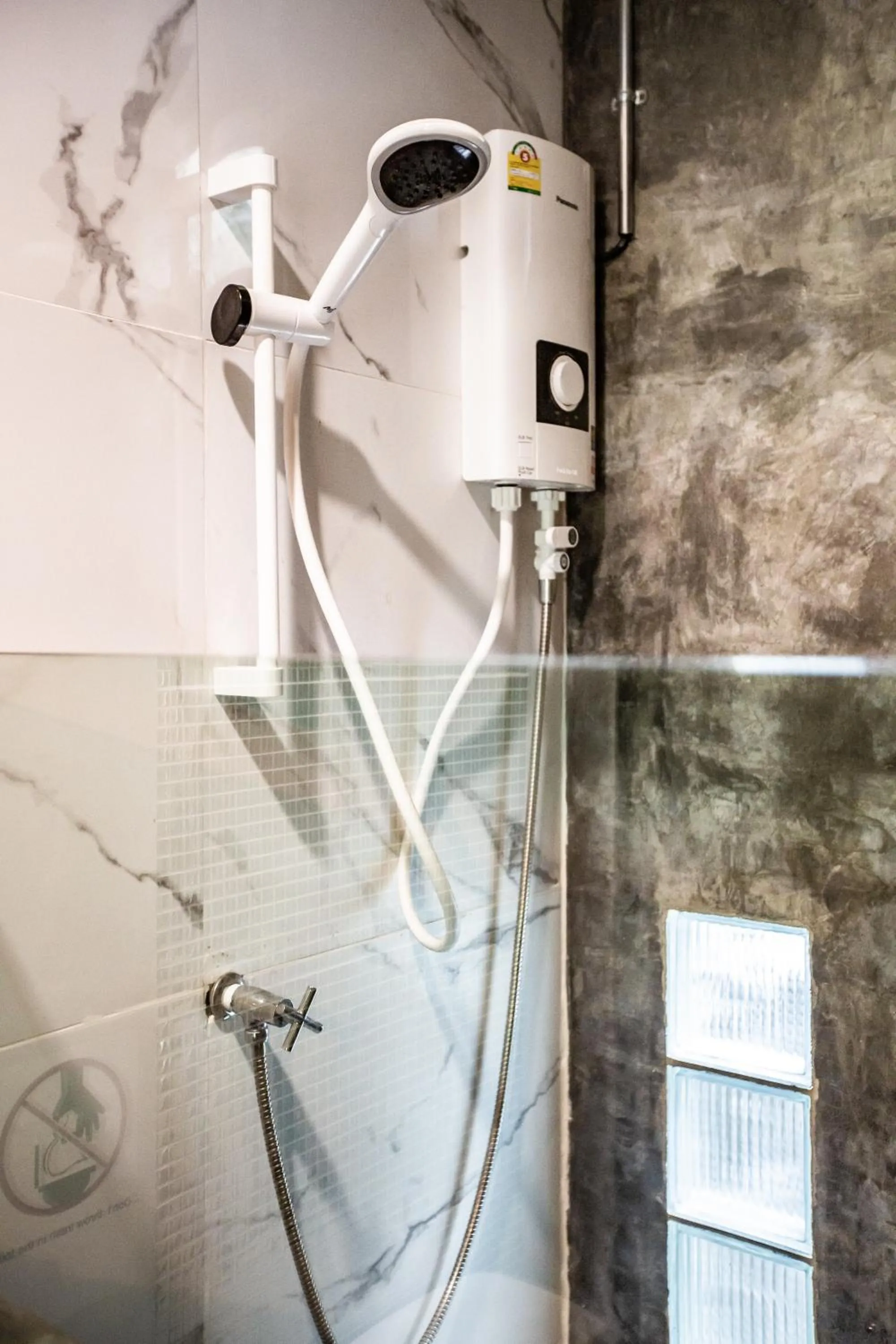 Shower in Pai My Way Hostel