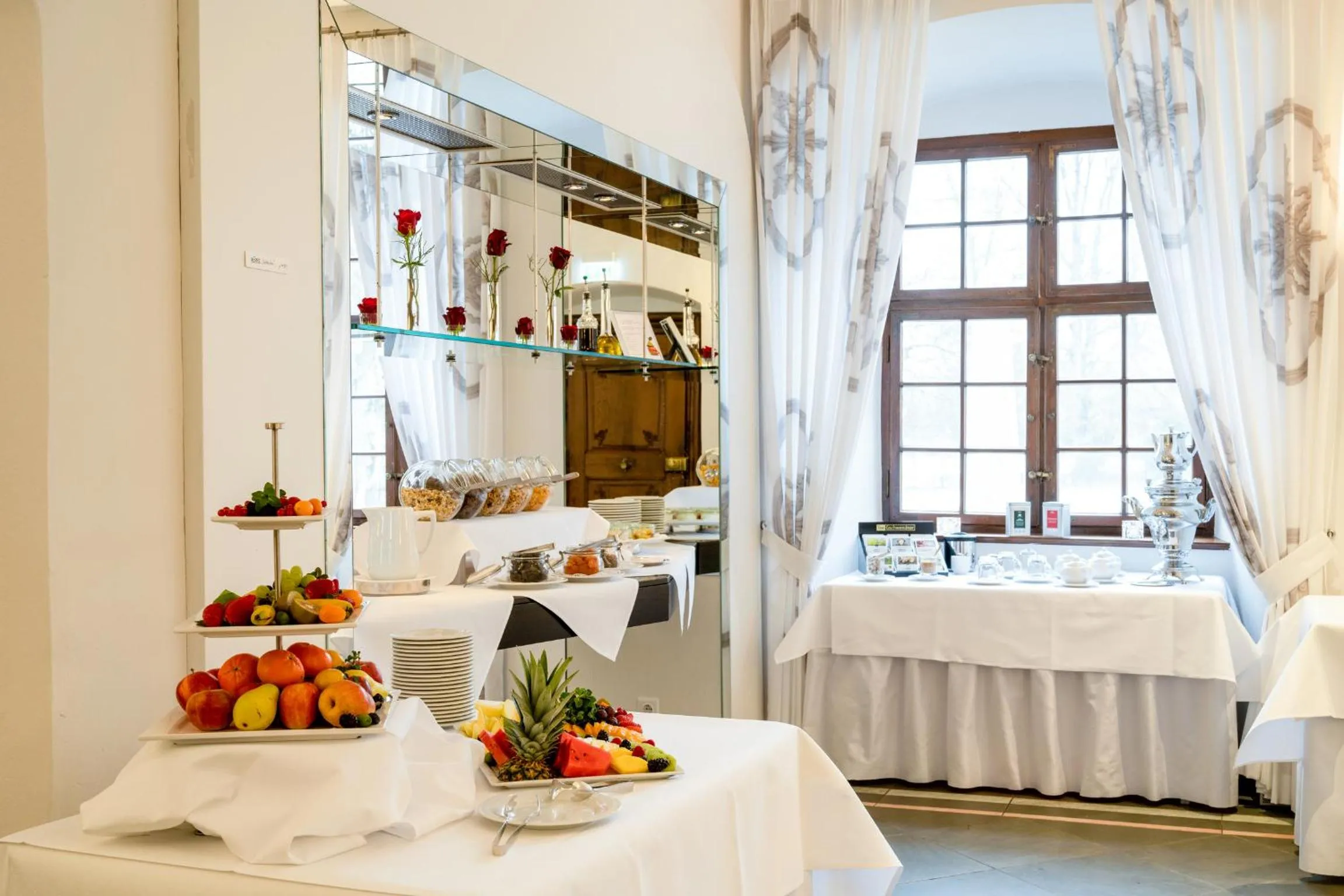 Restaurant/places to eat in Schloss Lautrach
