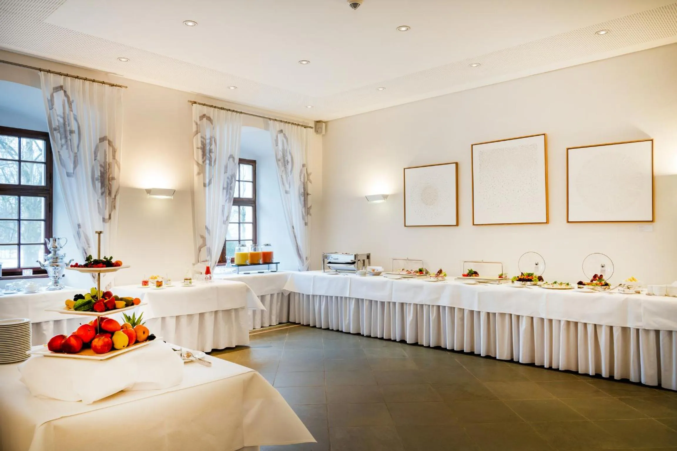 Restaurant/places to eat in Schloss Lautrach