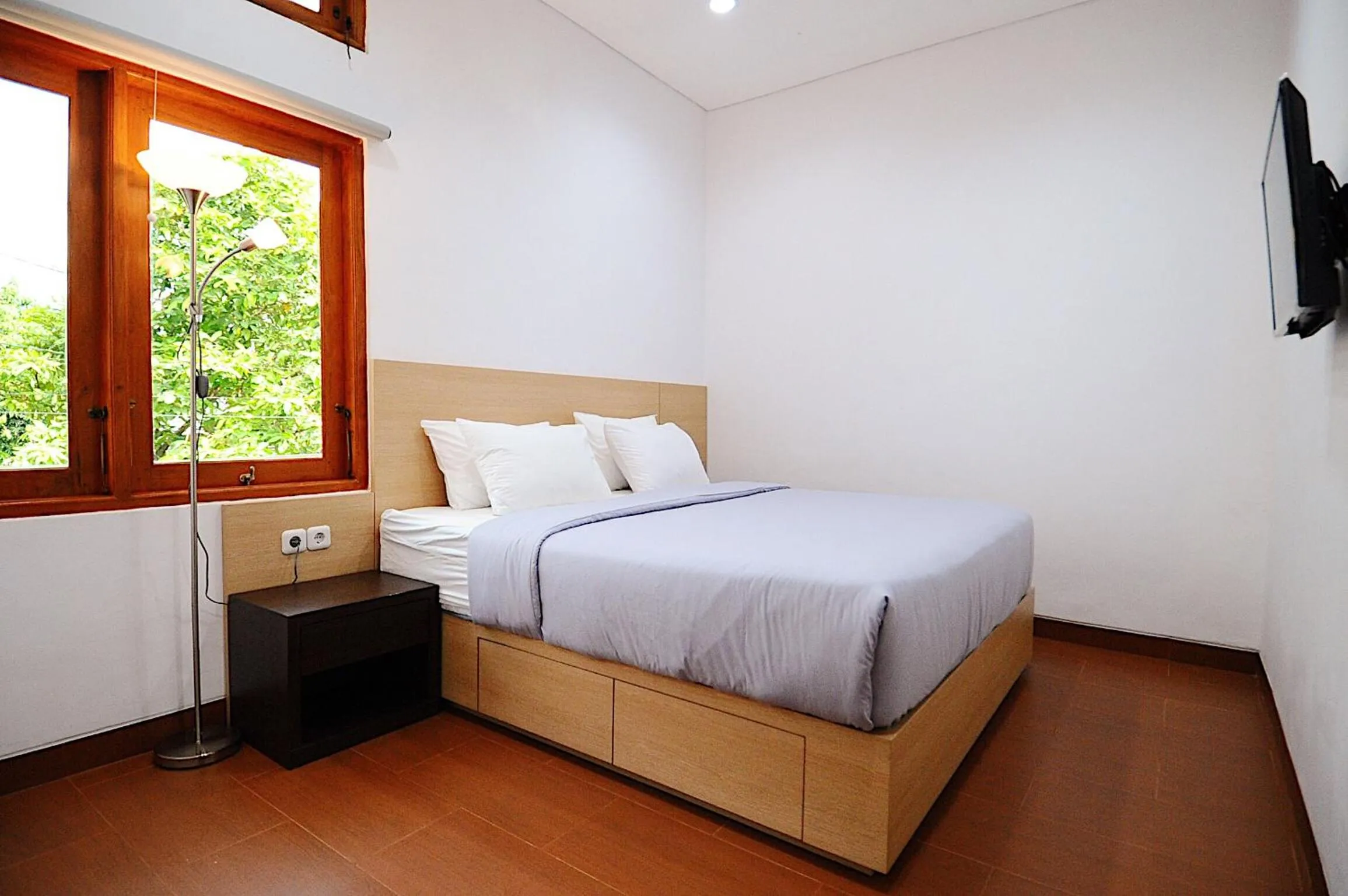 Bedroom, Bed in Kamala House