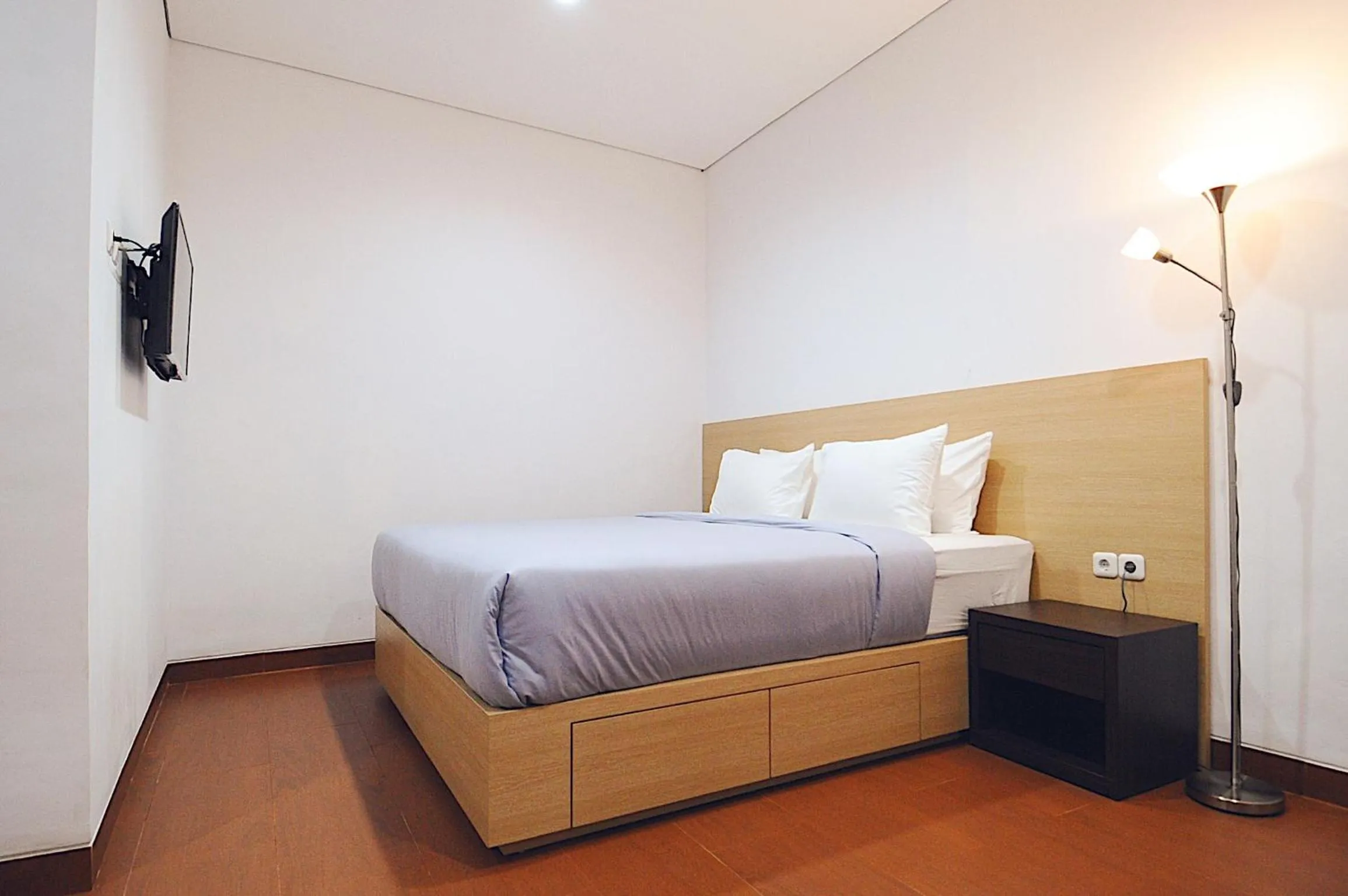 Bedroom, Bed in Kamala House