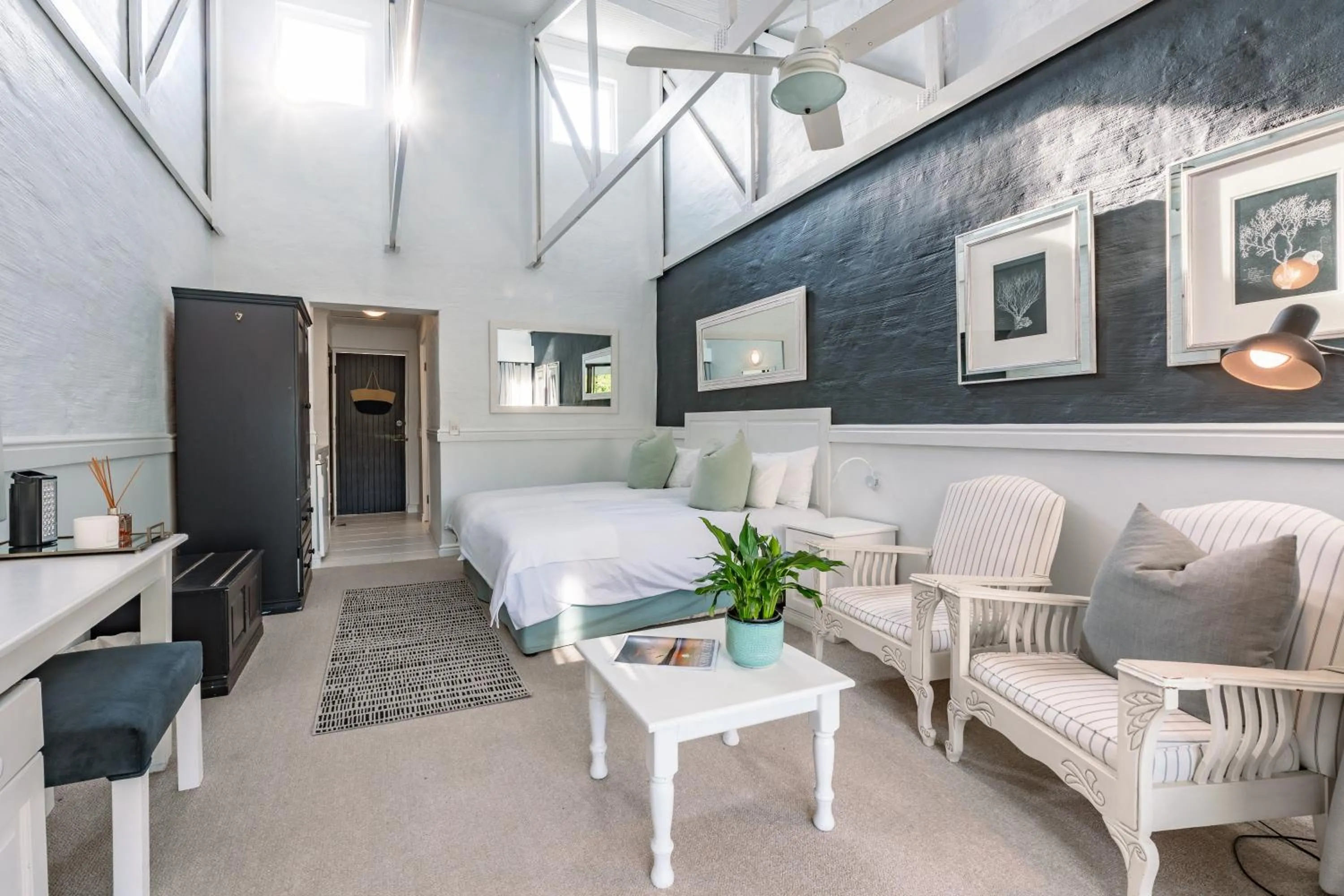 Photo of the whole room, Bed in Bitou River Lodge