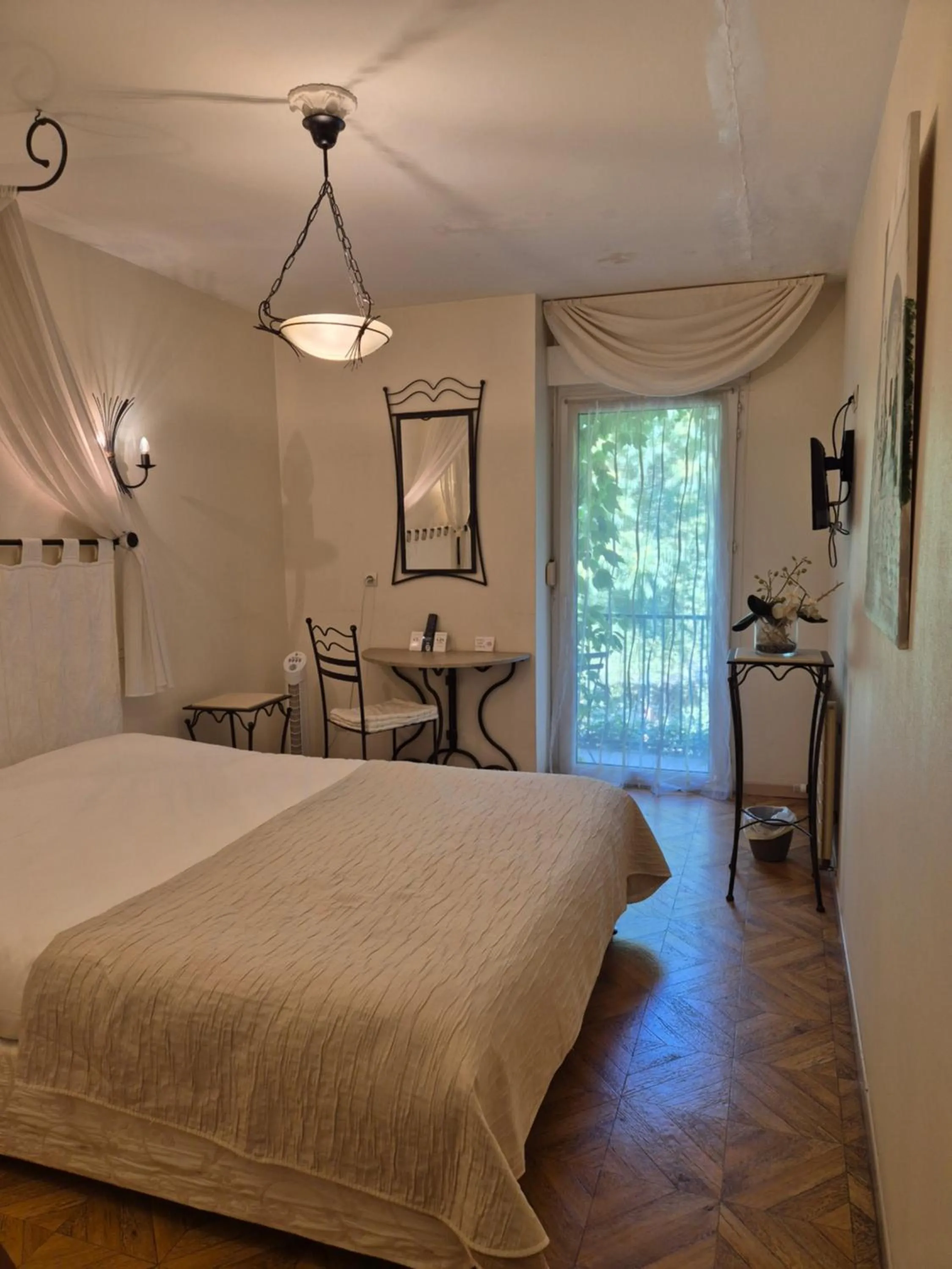 Photo of the whole room, Bed in Logis Hôtel Restaurant Les Norias