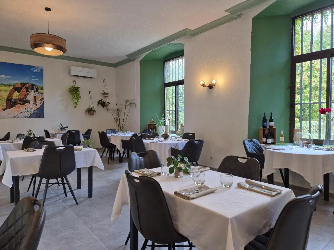 Restaurant/places to eat in Logis Hôtel Restaurant Les Norias