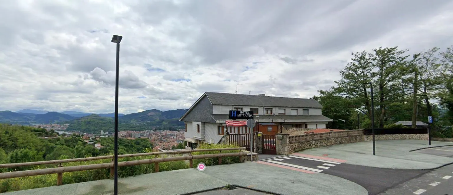 Property building in Hotel Artxanda Bilbao, Parking Gratuito en el Exterior Junto al Hotel