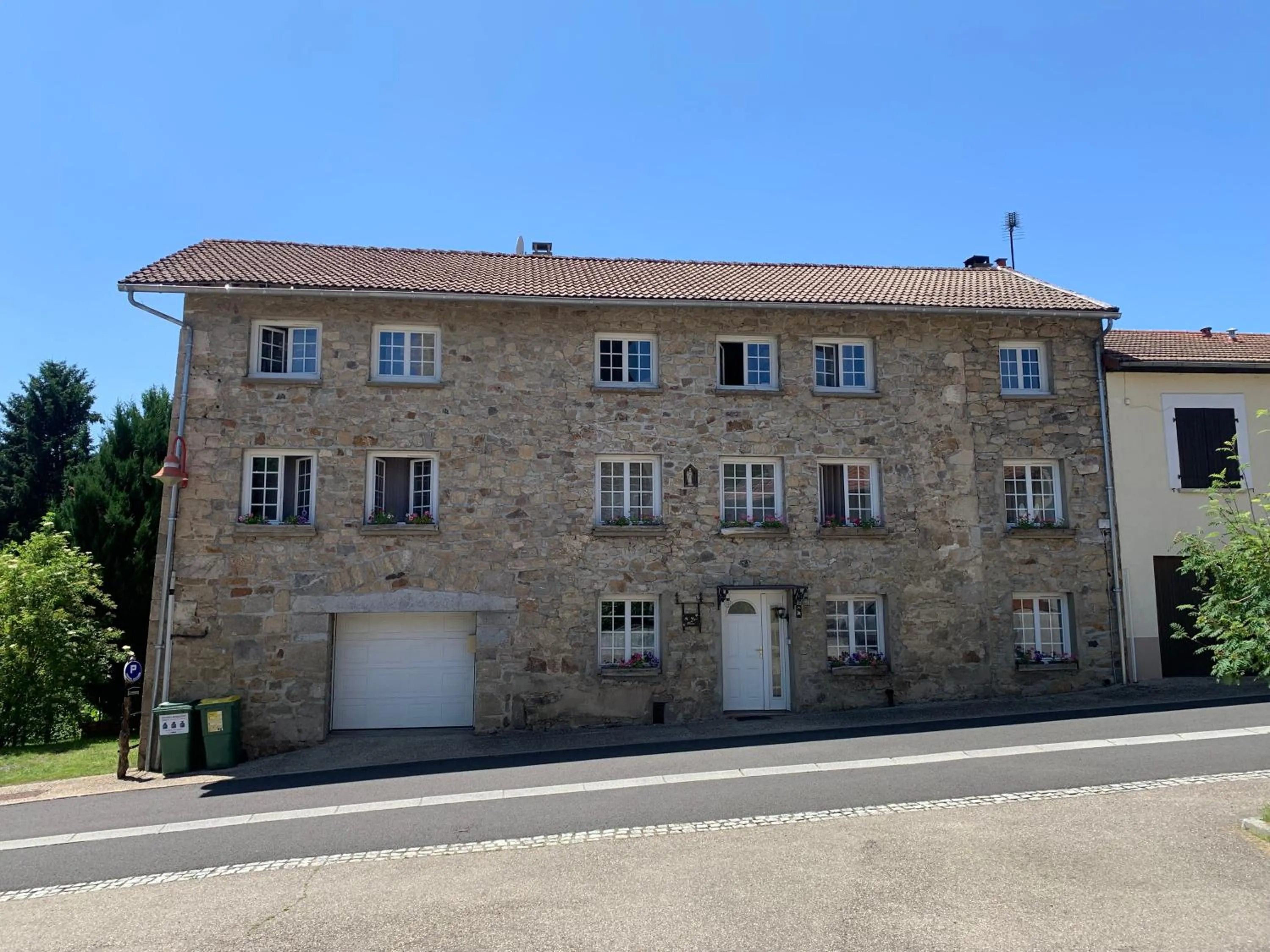 Property building in Chambres d'Hôtes LES VERGERS DE LOUISE