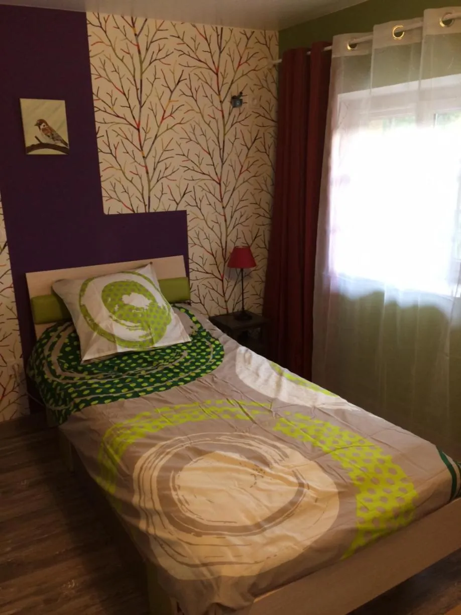 Bed in Chambres d'Hôtes LES VERGERS DE LOUISE