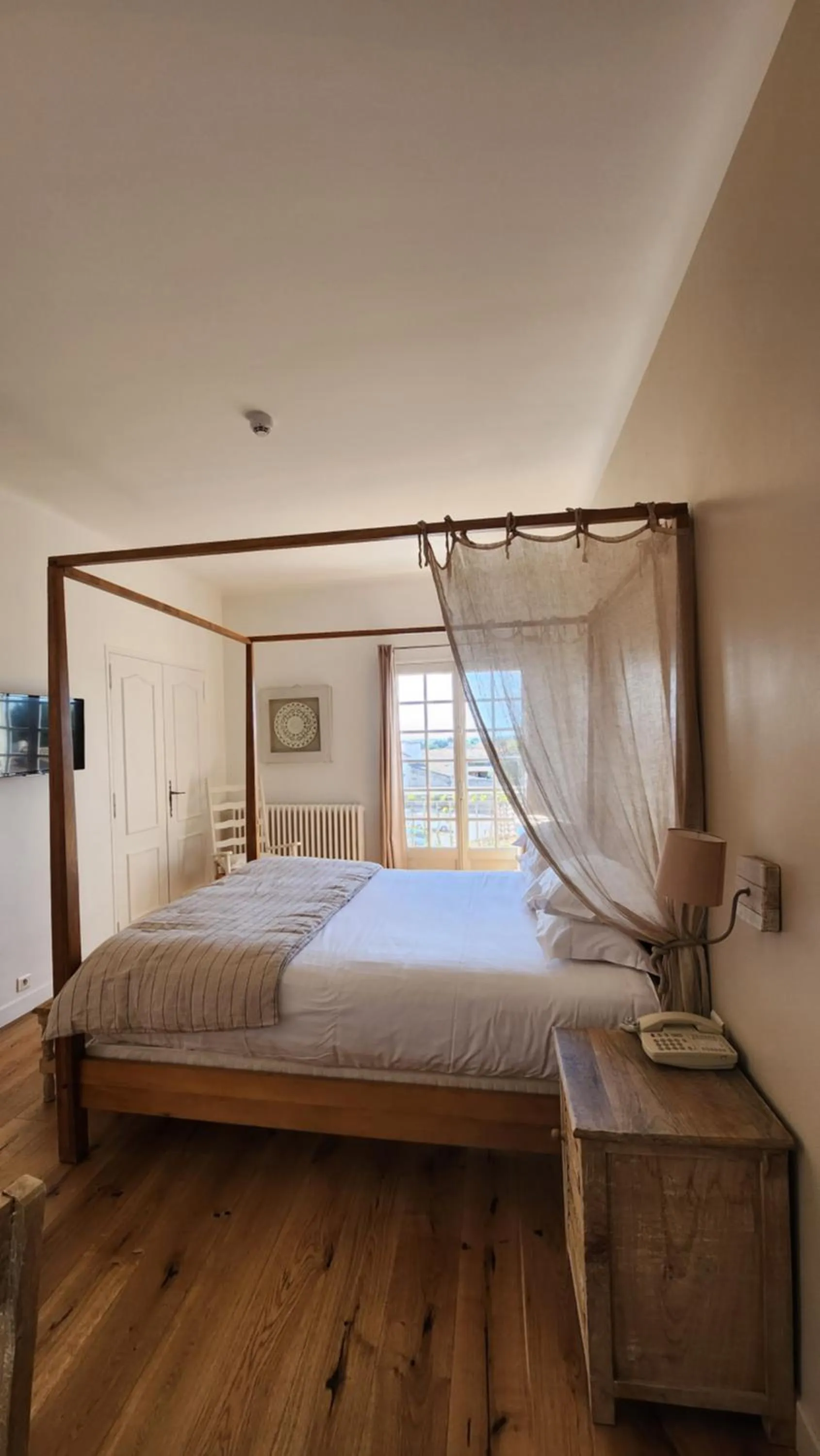 Photo of the whole room, Bed in La Regalido