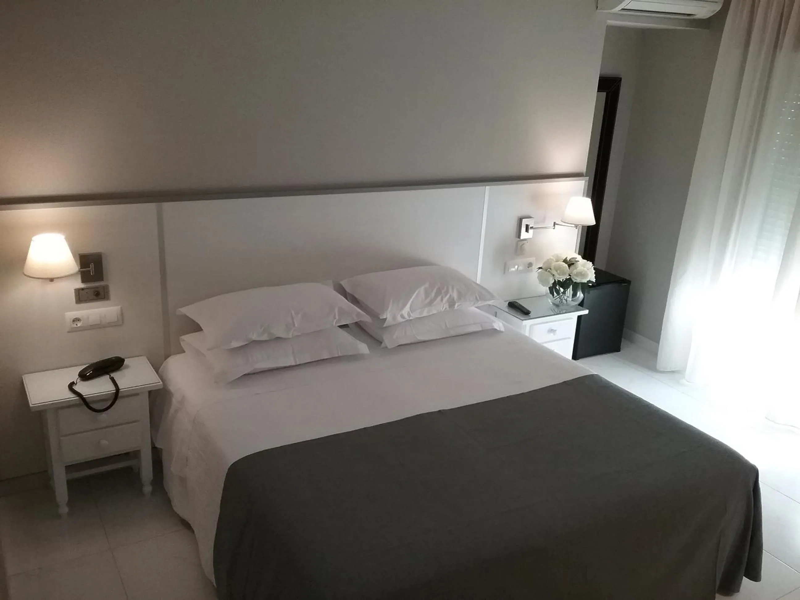 Photo of the whole room, Bed in Hotel Ancora SANXENXO