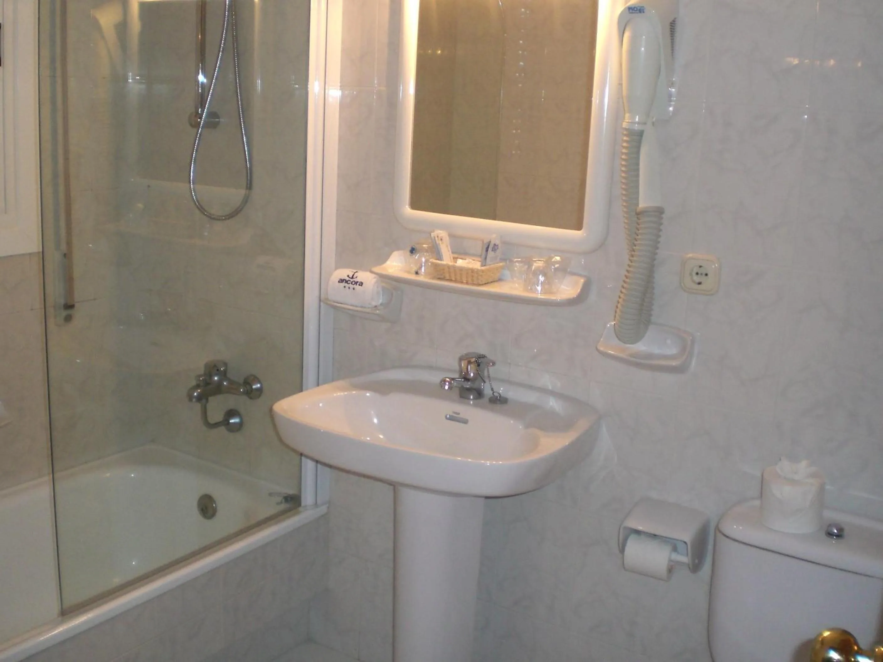 Bathroom in Hotel Ancora SANXENXO