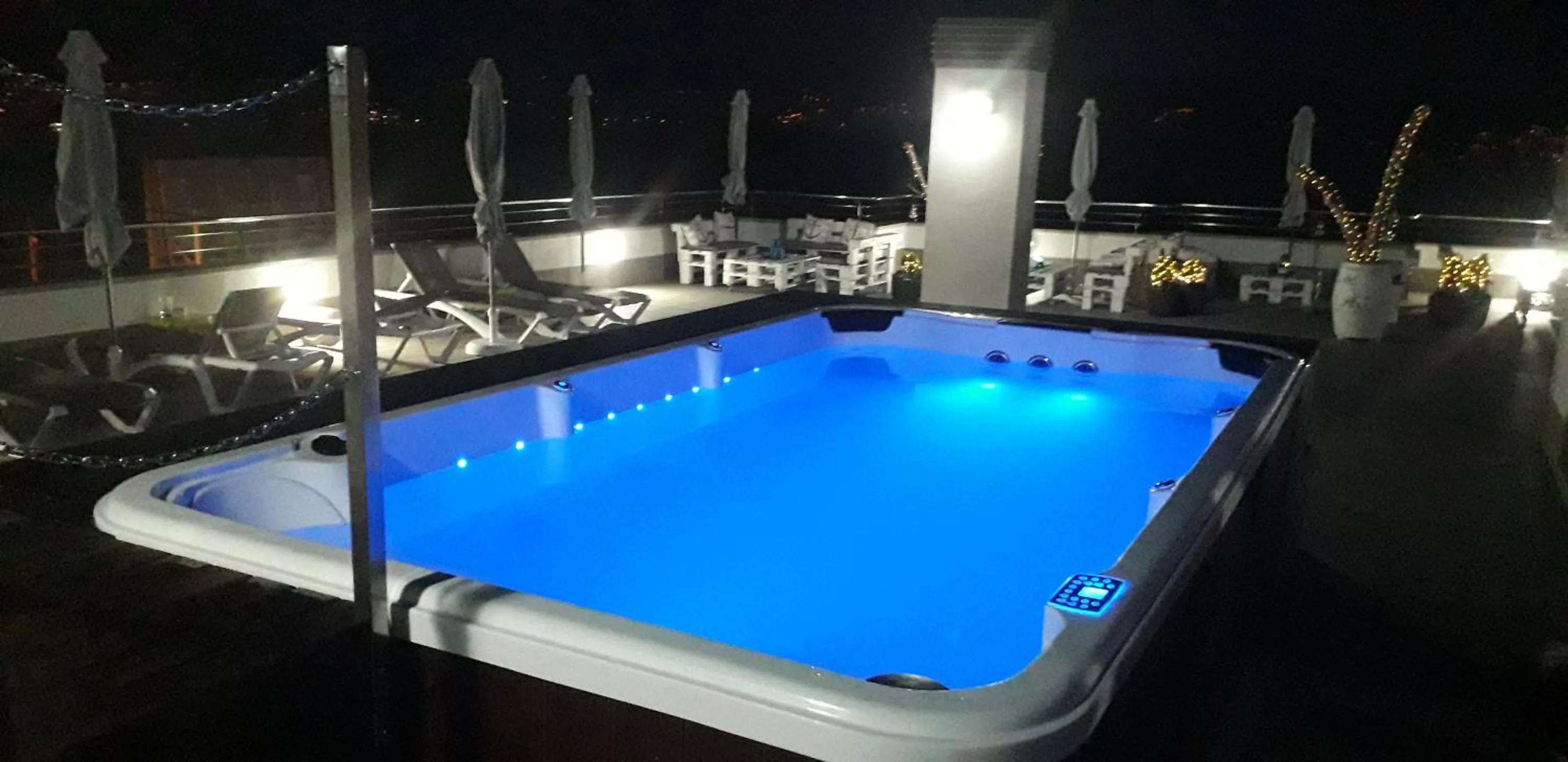 Swimming pool in Hotel Ancora SANXENXO