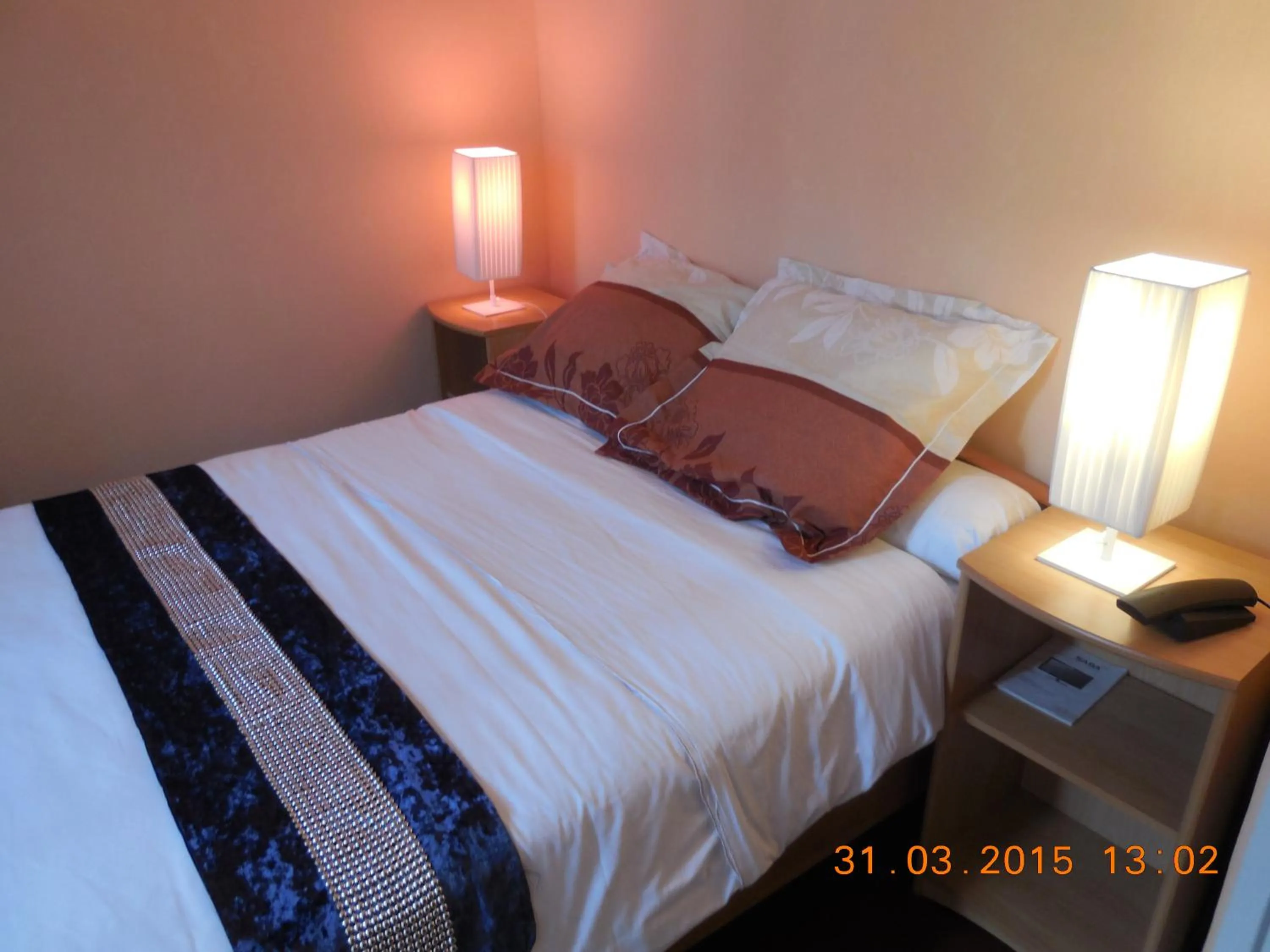 Bedroom, Bed in Hôtel le Petit Château proche parc des expositions porte de versailles