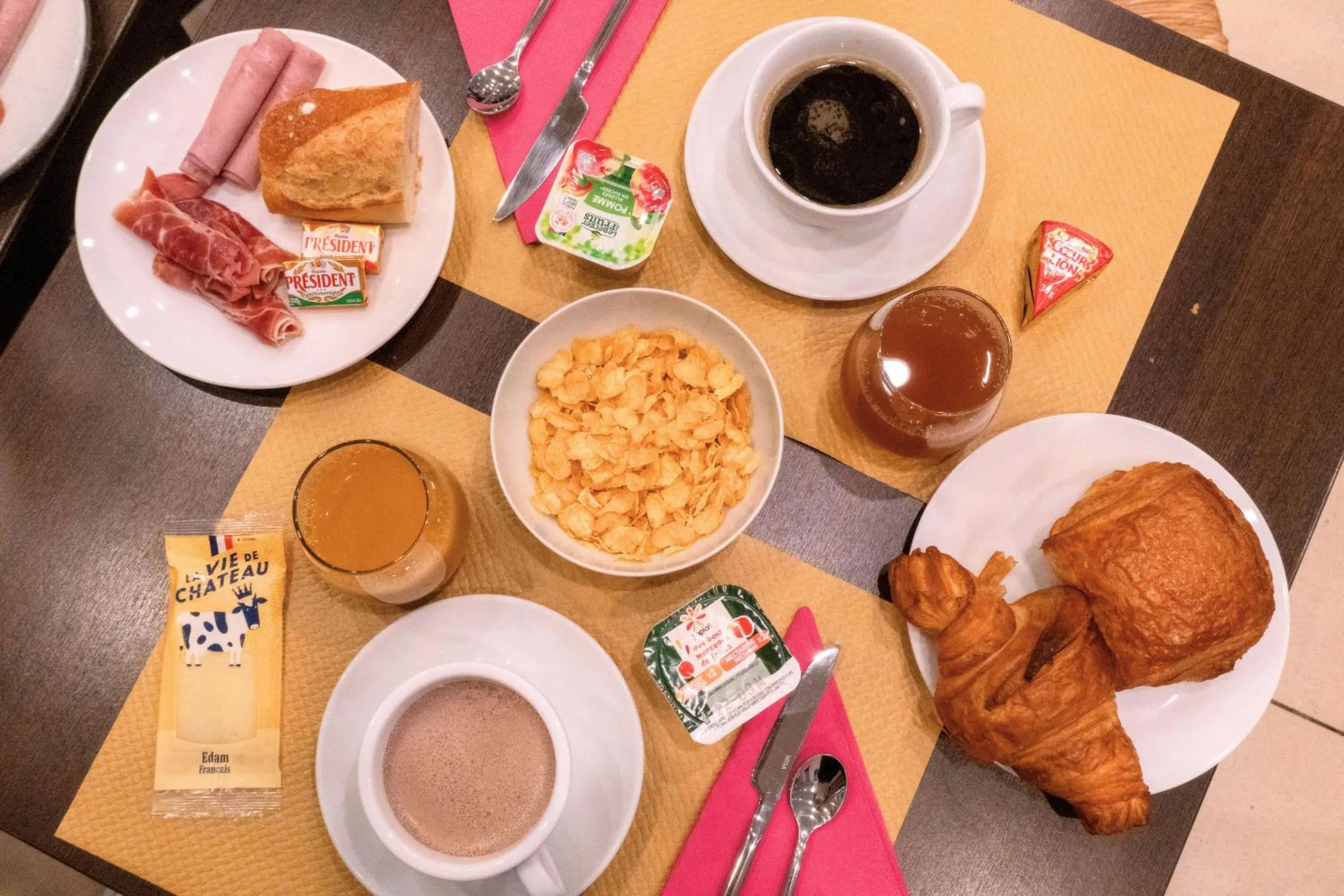 Breakfast in Hotel Ours Blanc - Victor Hugo