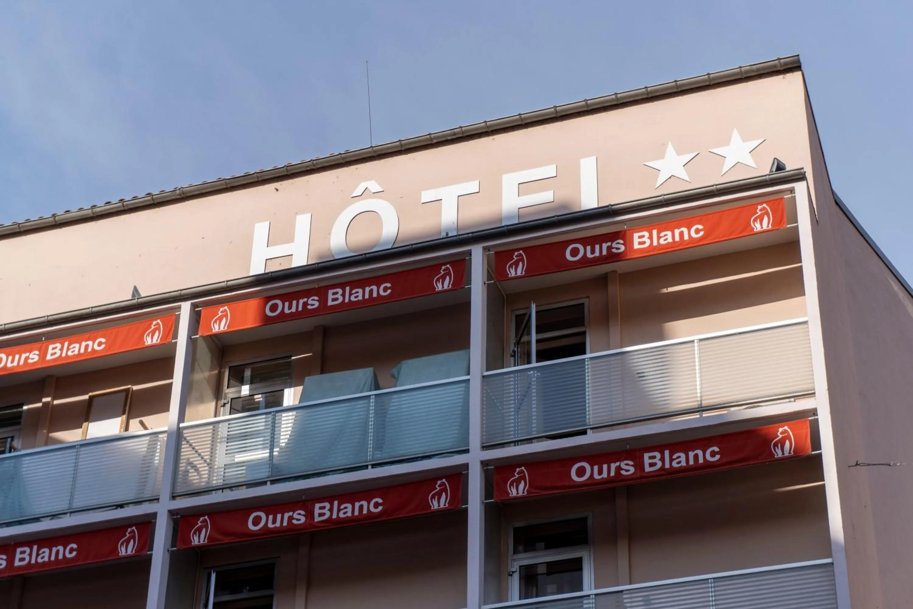 Property building in Hotel Ours Blanc - Victor Hugo