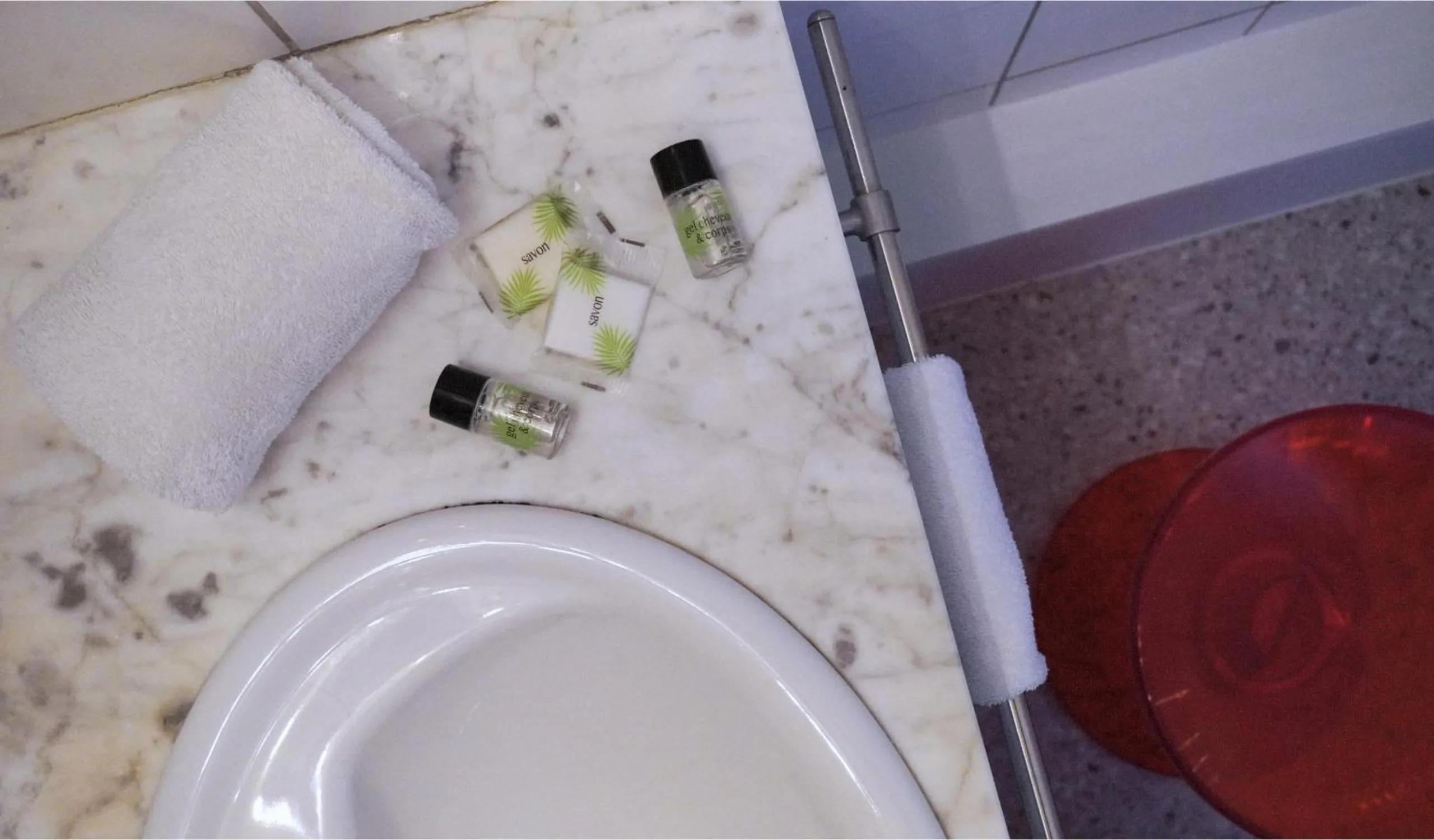 Bathroom in Hotel Ours Blanc - Victor Hugo