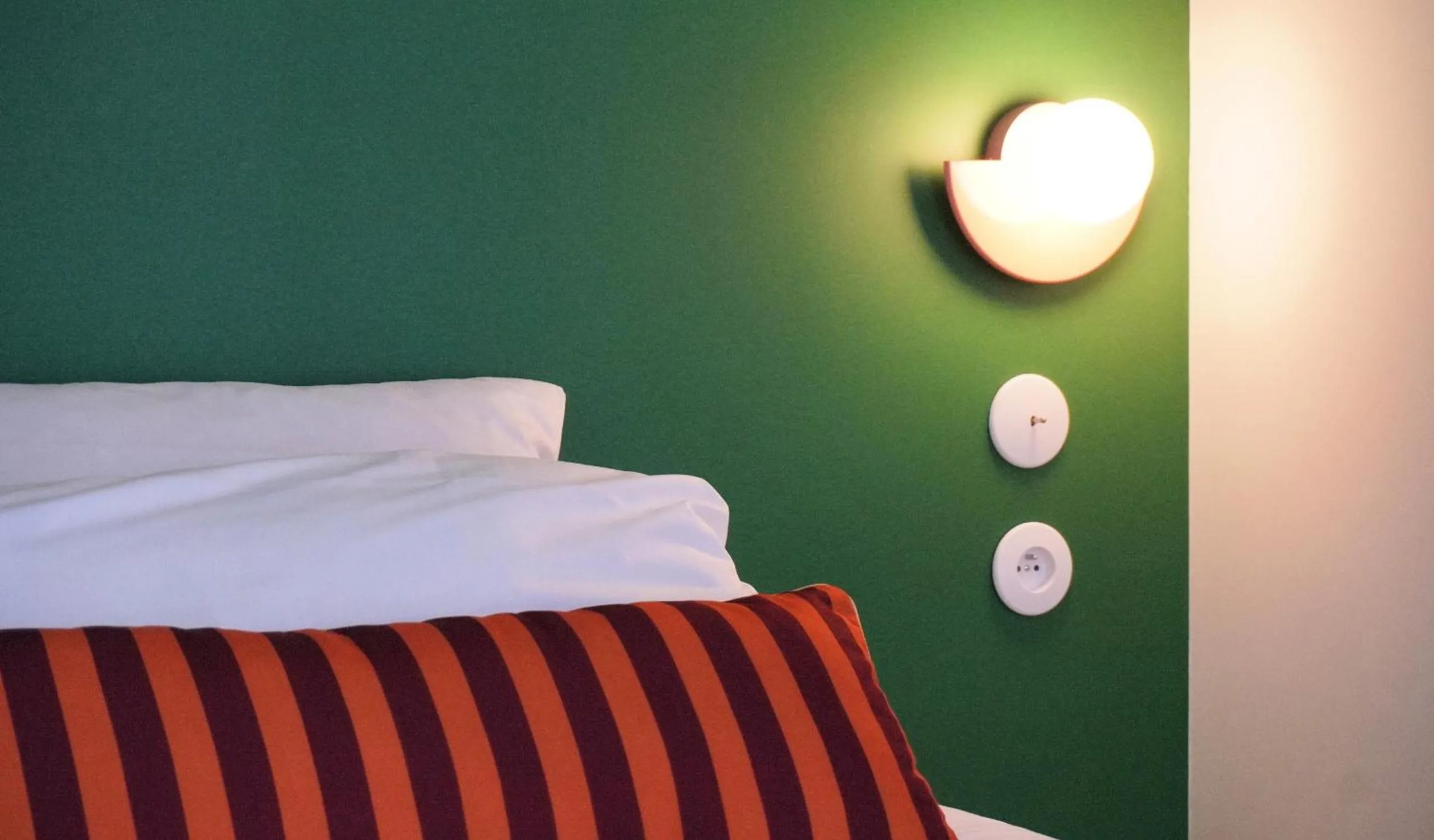 Bed in Hotel Ours Blanc - Victor Hugo