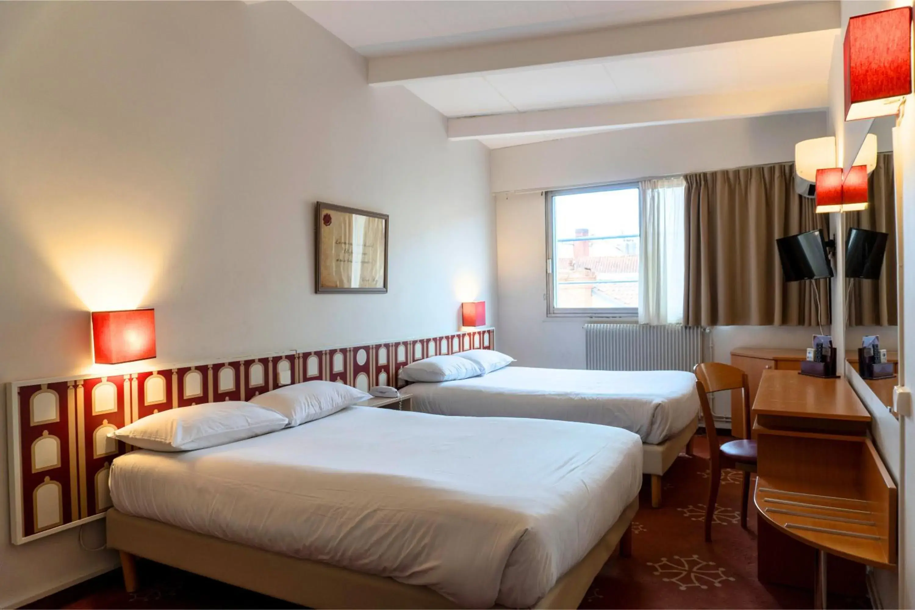 Quadruple Room in Hotel Ours Blanc - Victor Hugo Quadruple Room in Hotel Ours Blanc - Victor Hugo