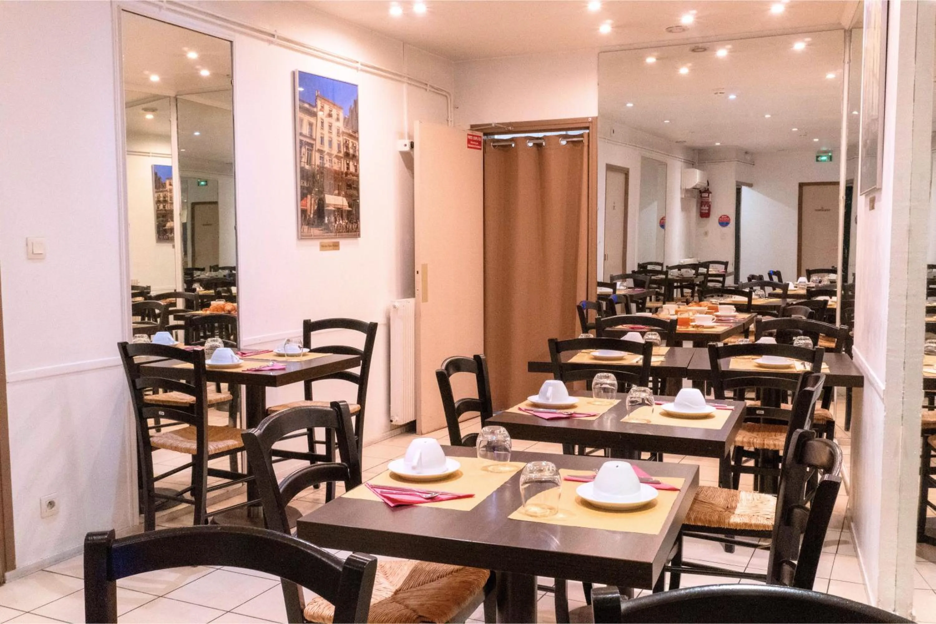 Breakfast in Hotel Ours Blanc - Victor Hugo