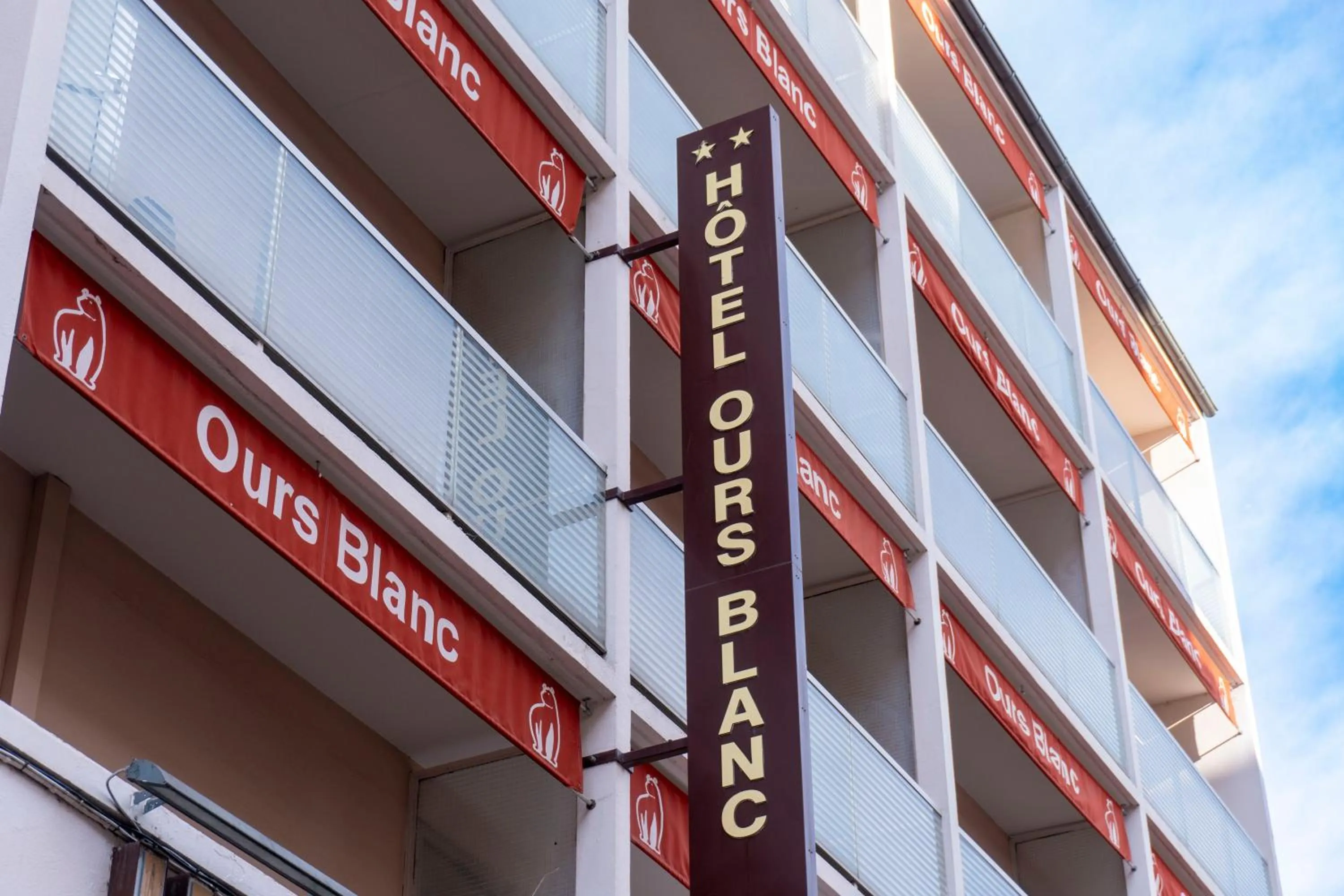 Property building in Hotel Ours Blanc - Victor Hugo