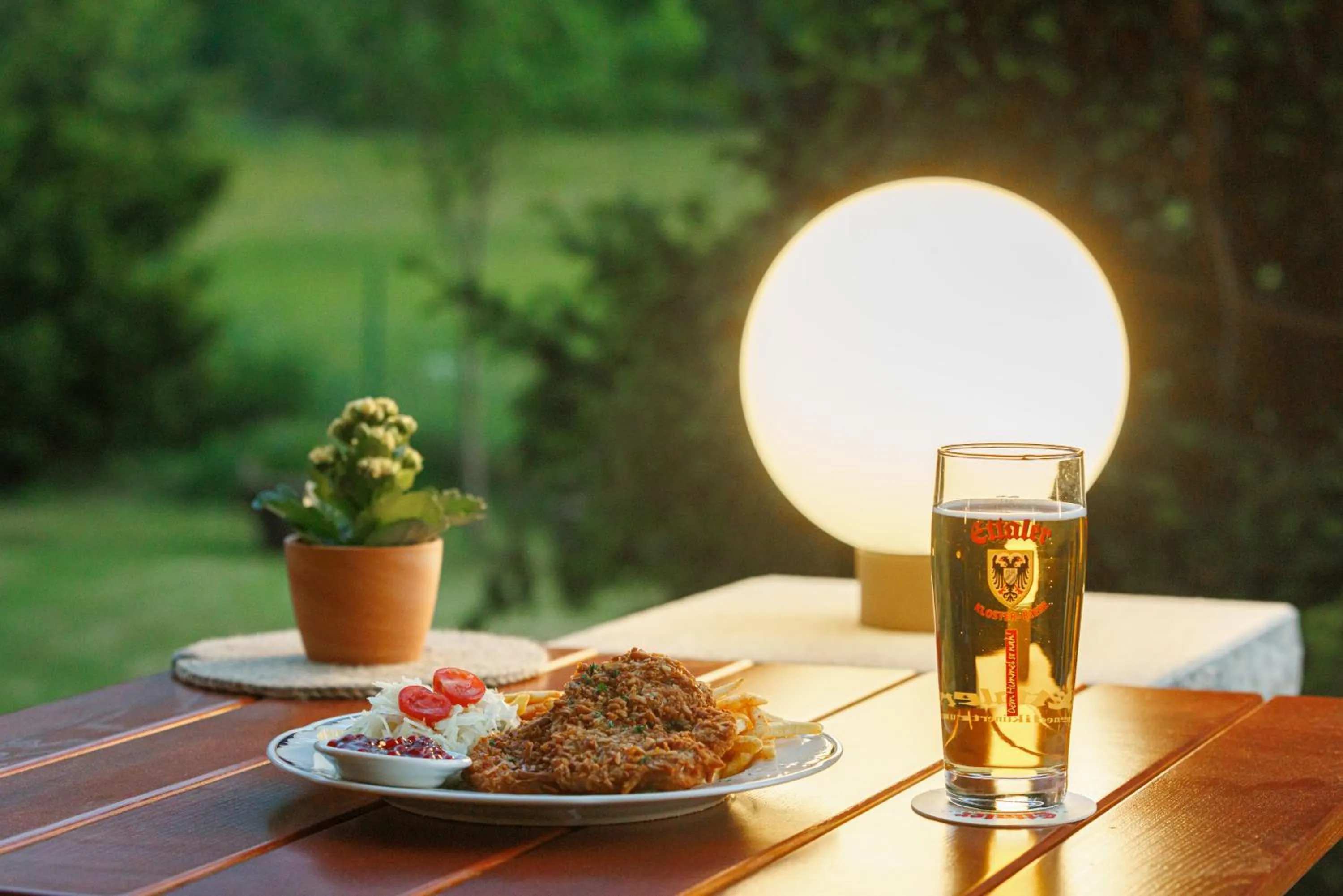 Restaurant/places to eat in Alphotel Ettal