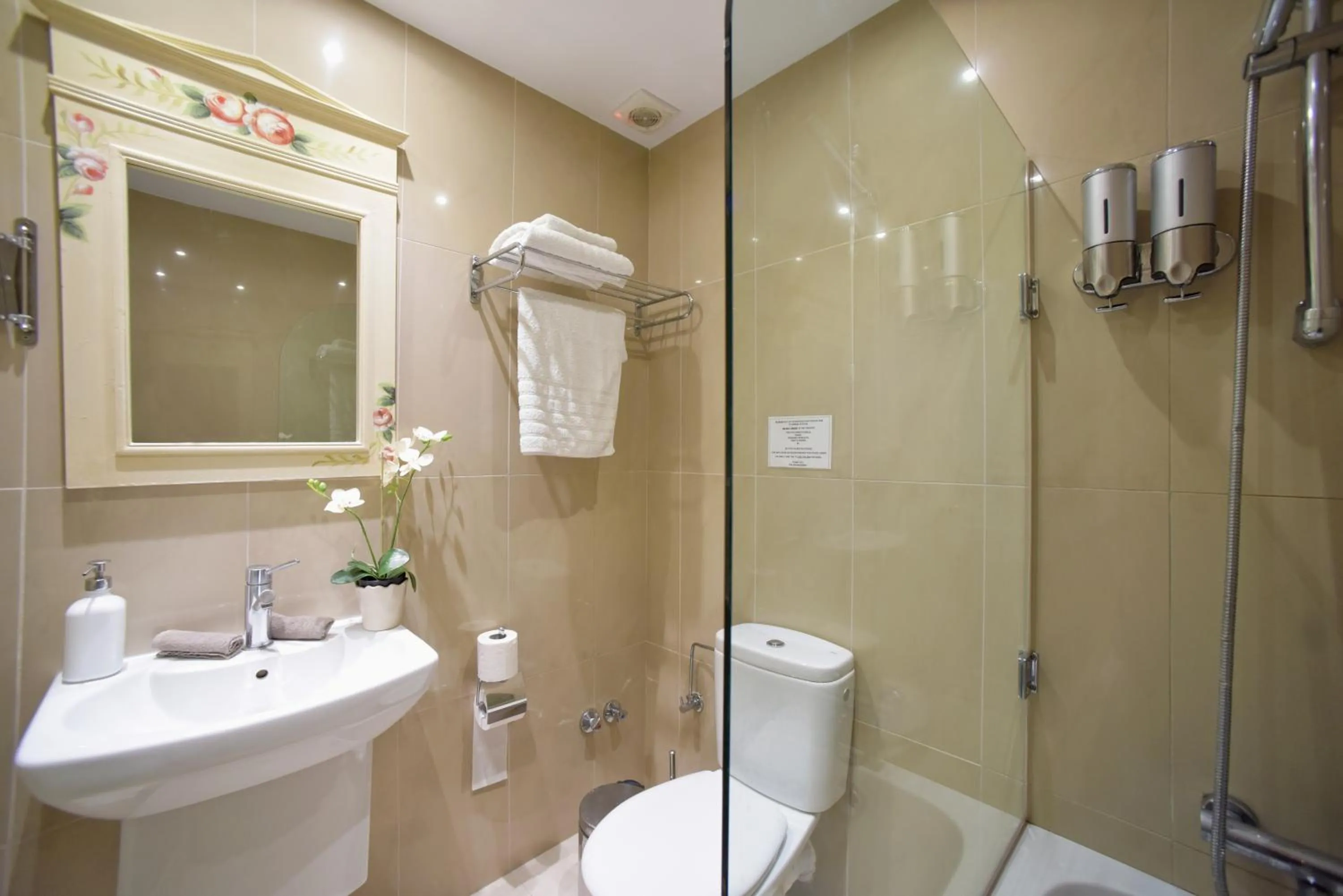 Bathroom in Isabella Country House