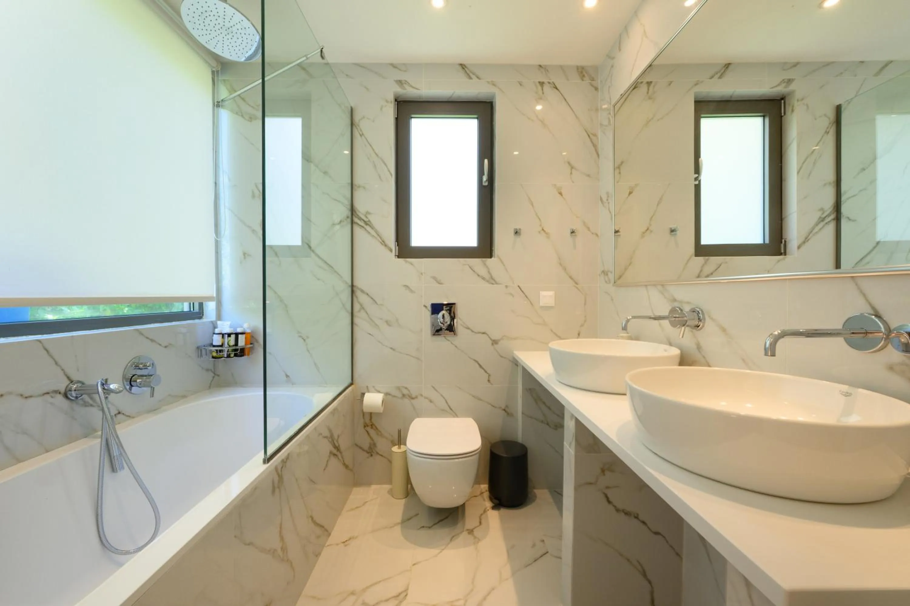 Toilet in Isabella Country House