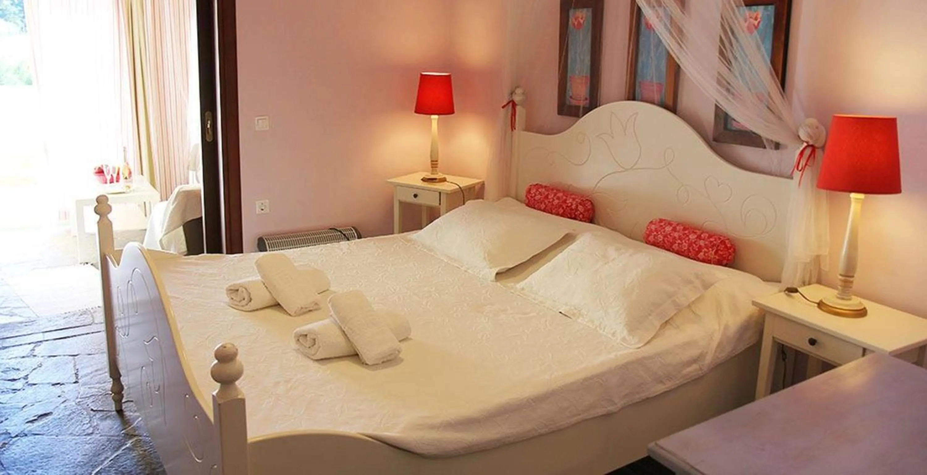 Bed in Isabella Country House