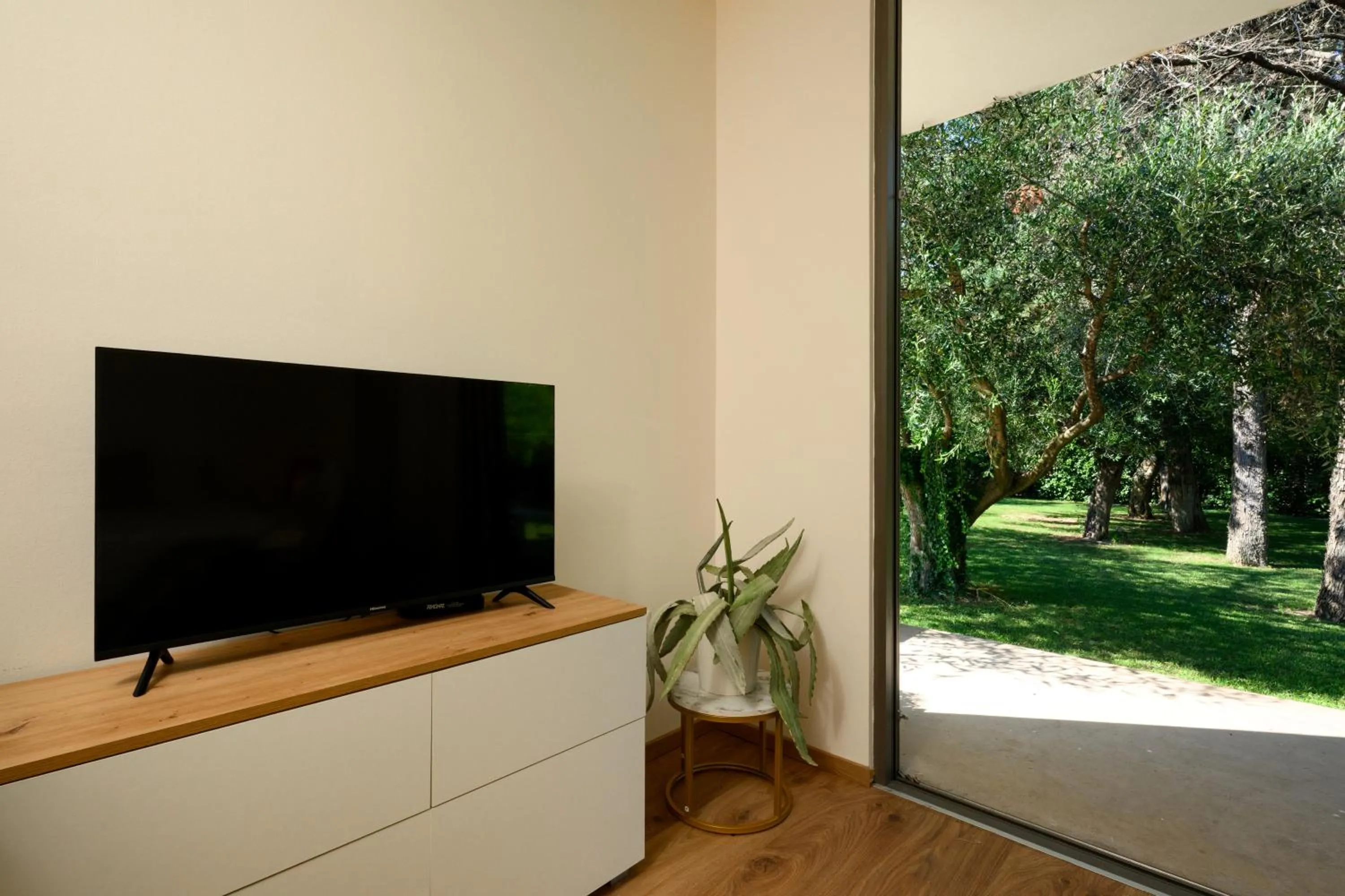 Day in Isabella Country House