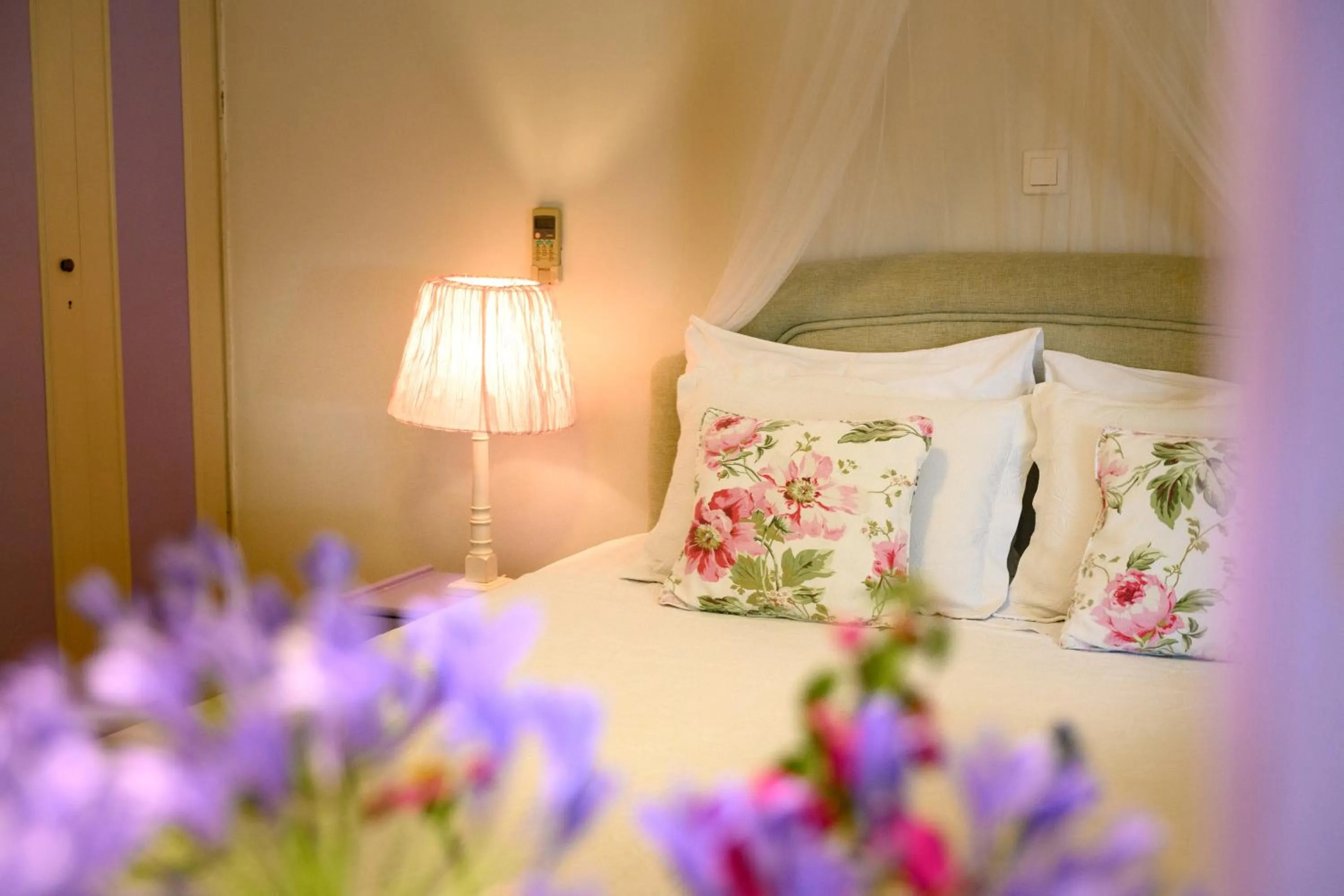 Bed in Isabella Country House