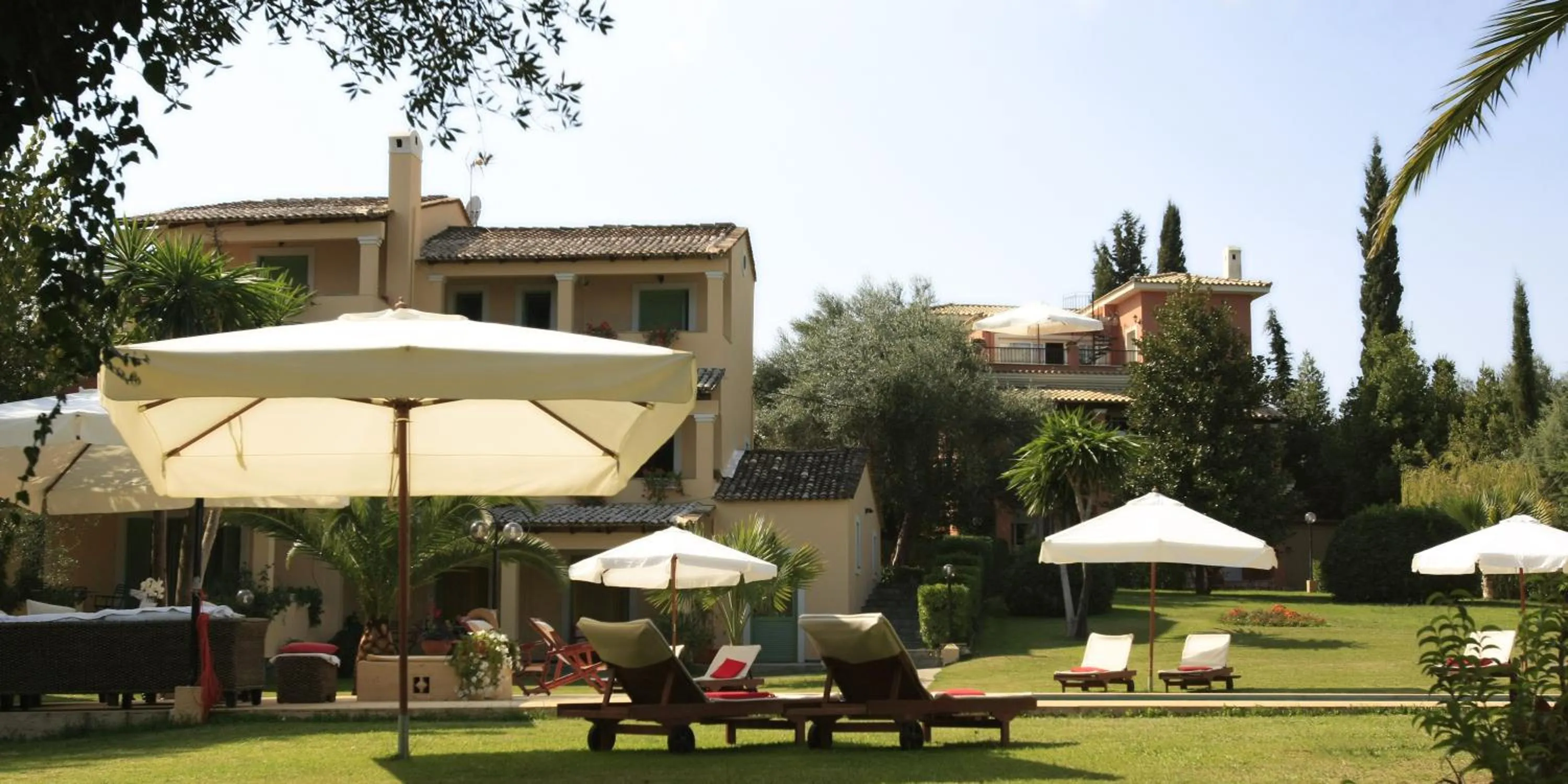Swimming pool in Isabella Country House