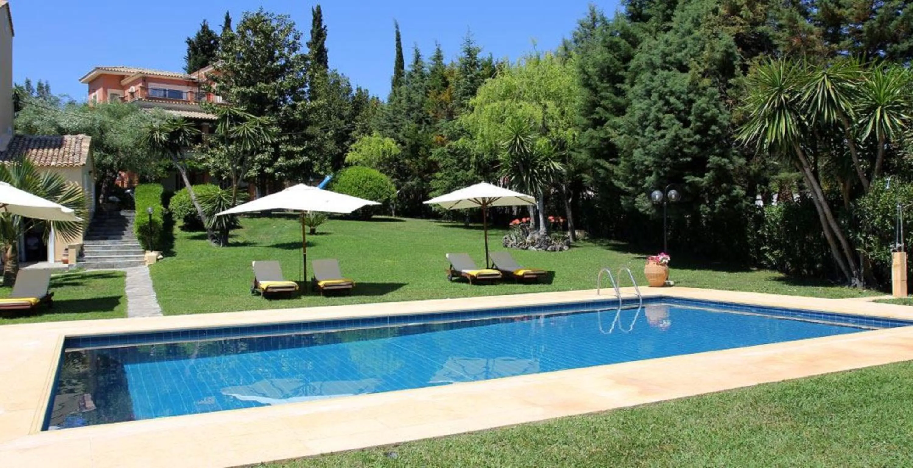 Garden in Isabella Country House