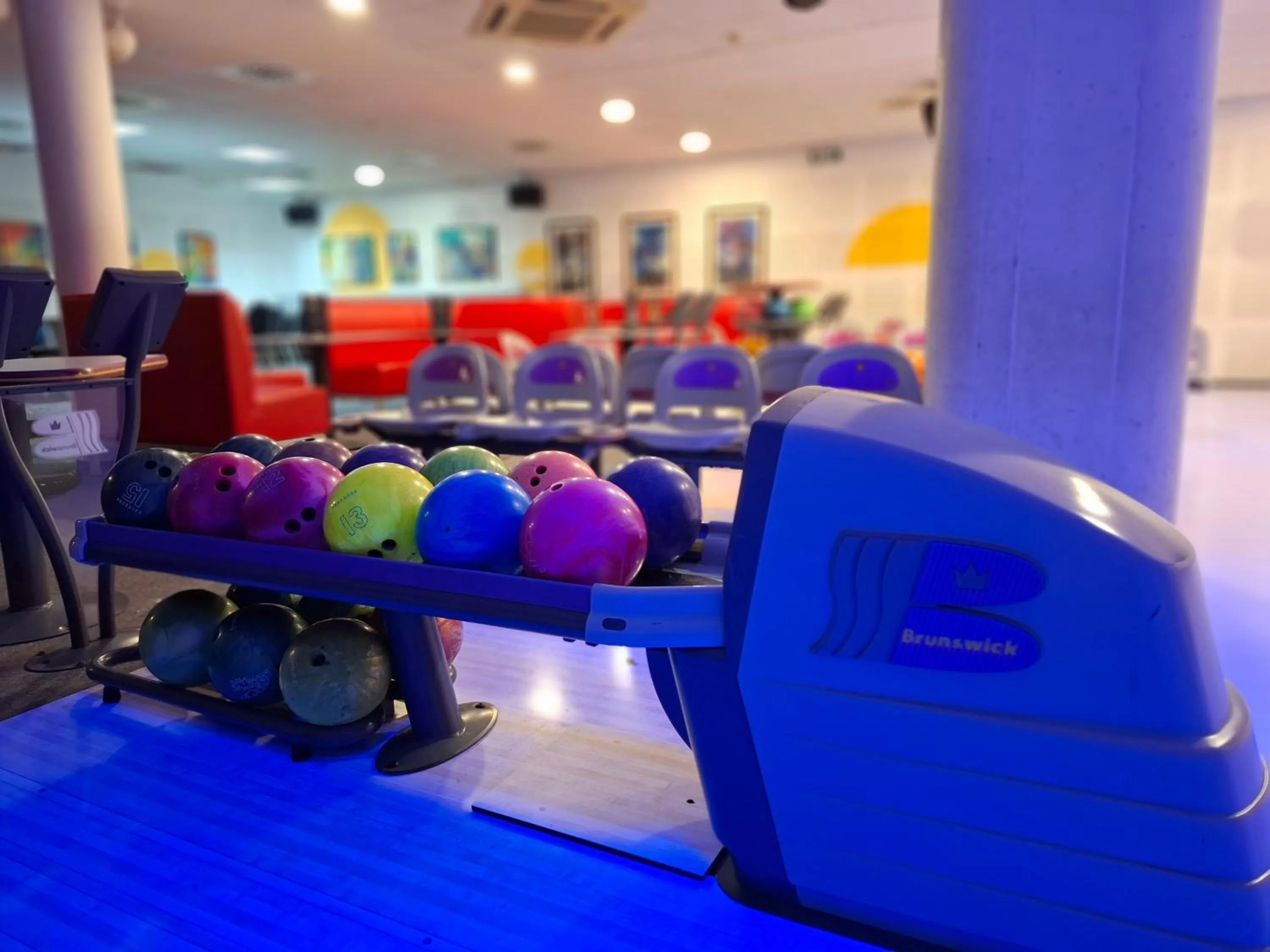 Bowling in Hotel Eminent