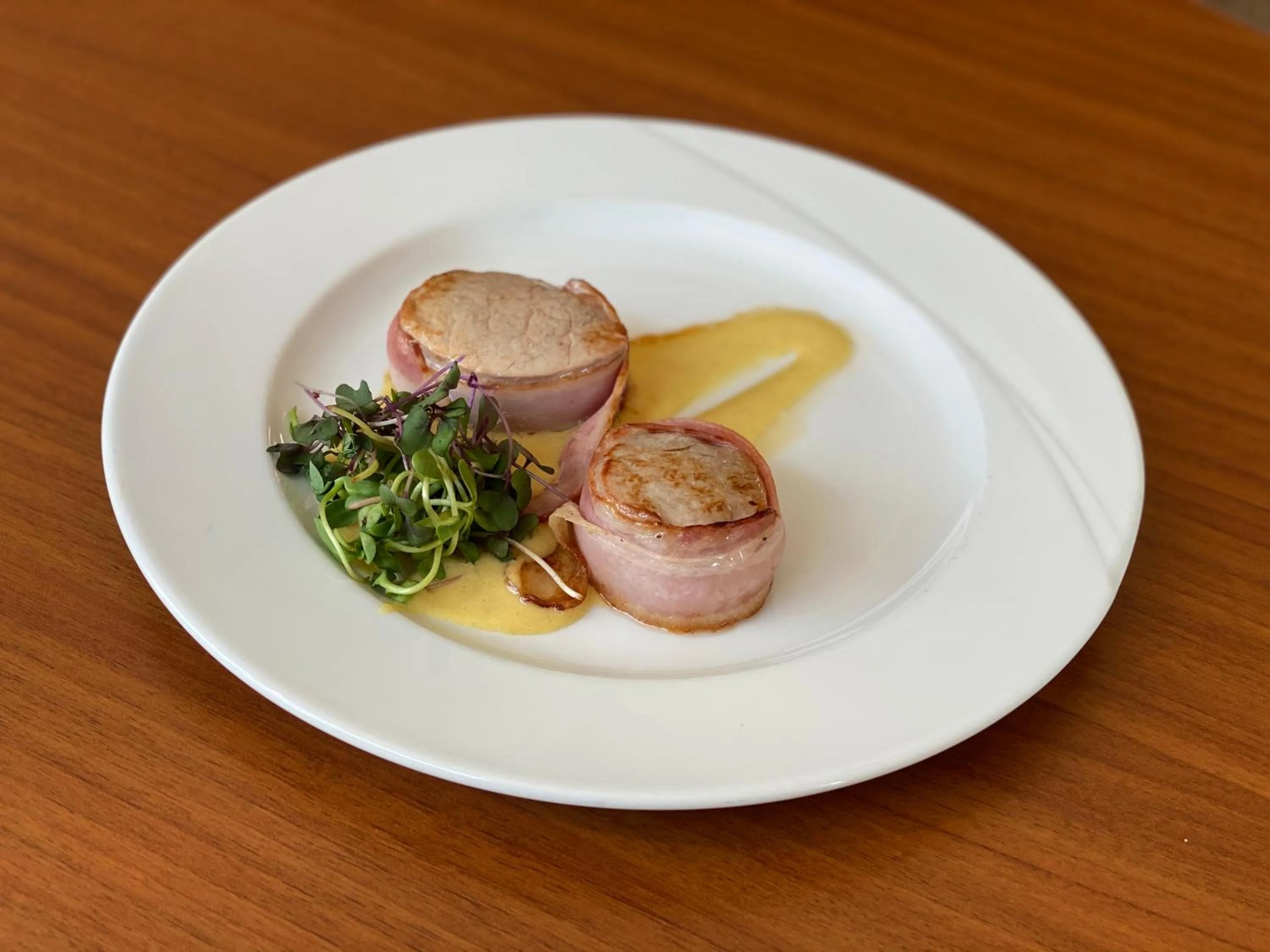 Food and drinks in Hotel Eminent