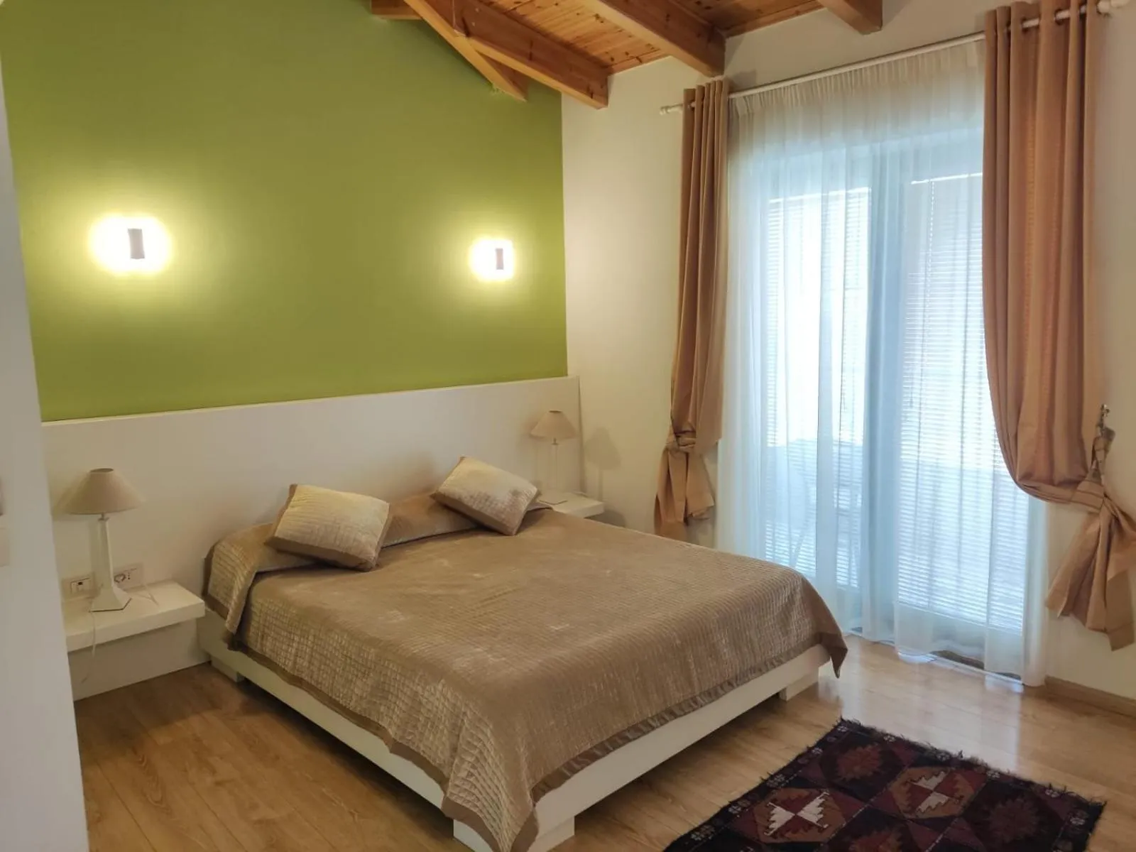 Bedroom, Bed in Hotel & Restaurant White City