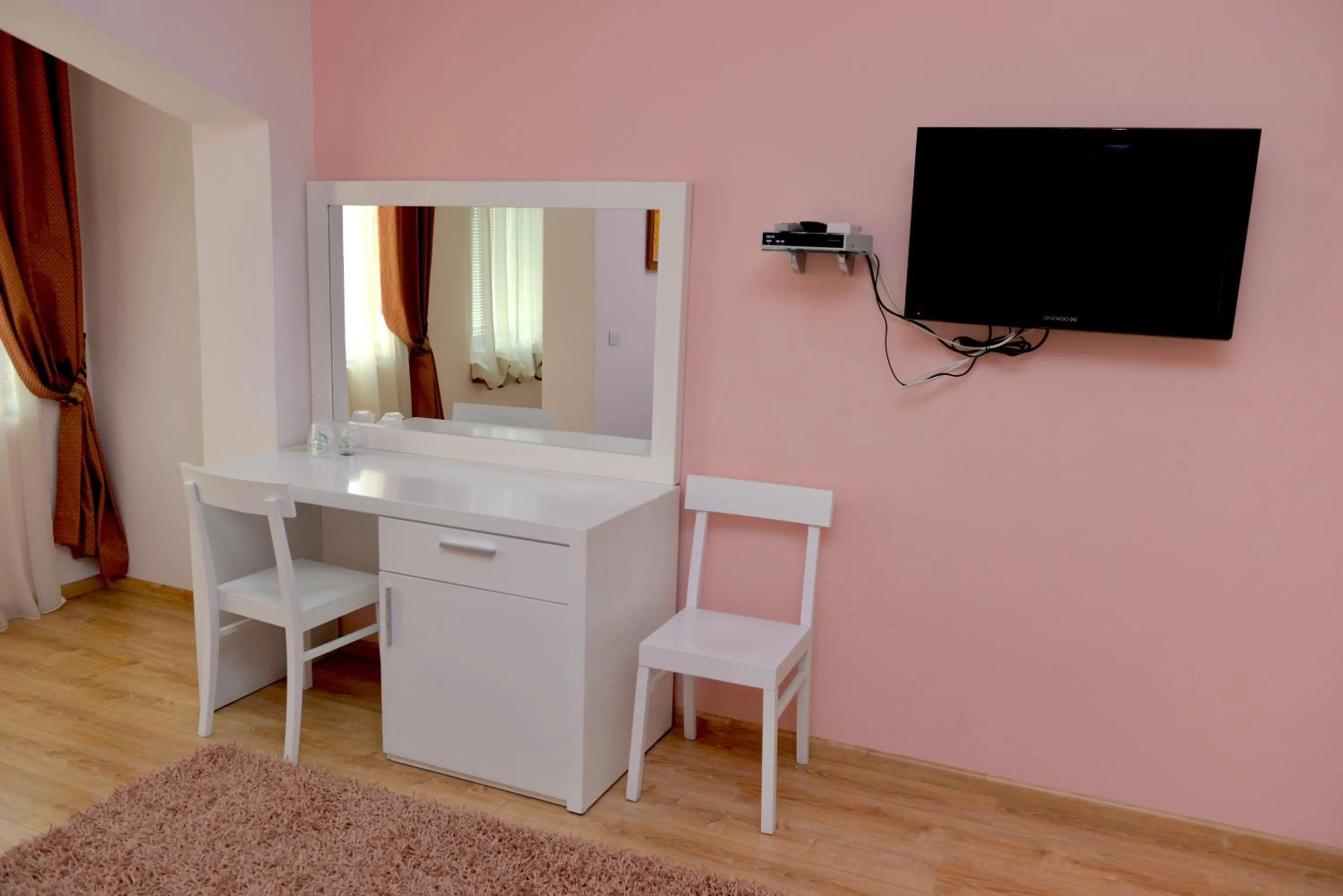 TV and multimedia in Hotel & Restaurant White City