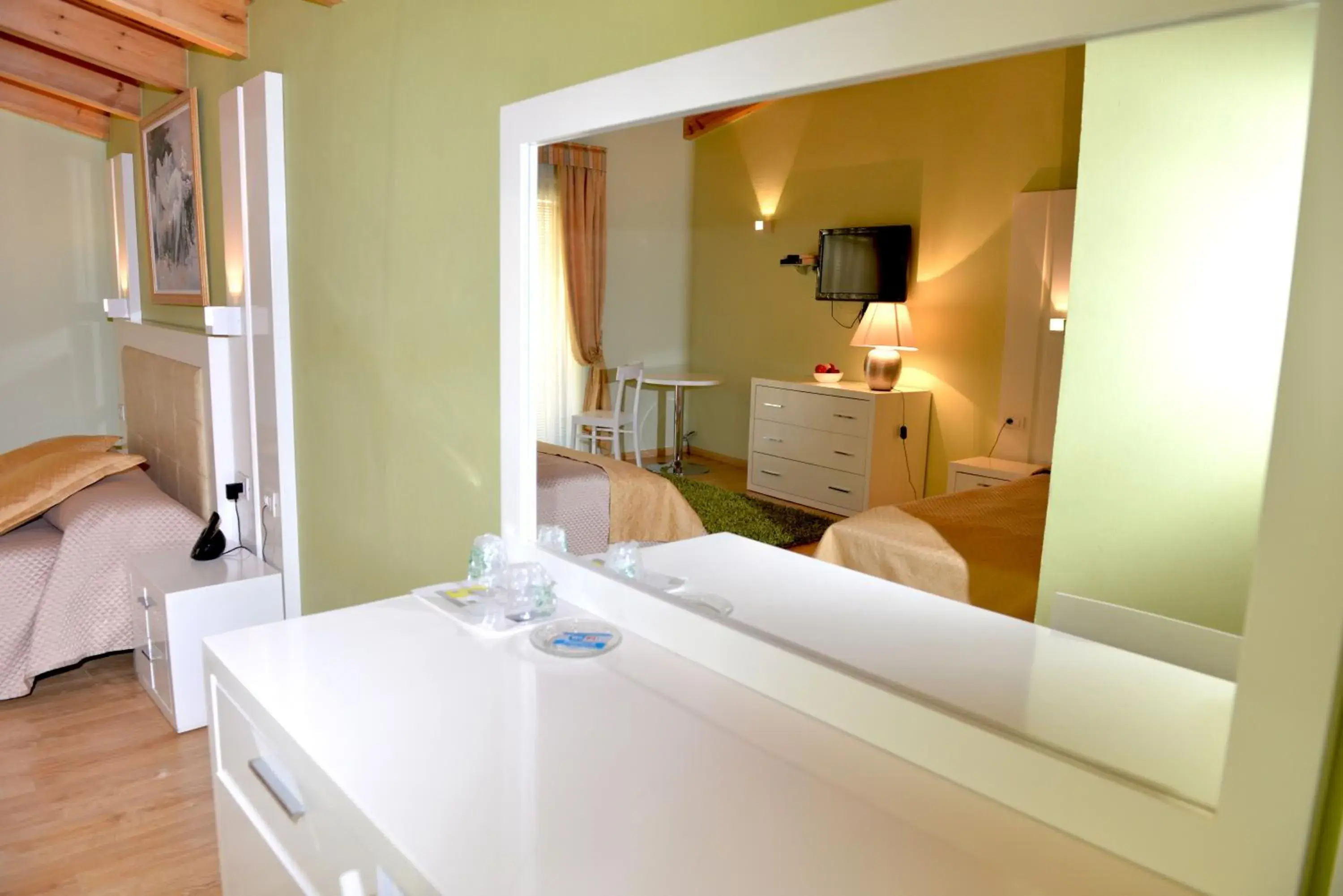 Classic Twin Room in Hotel & Restaurant White City Classic Twin Room in Hotel & Restaurant White City