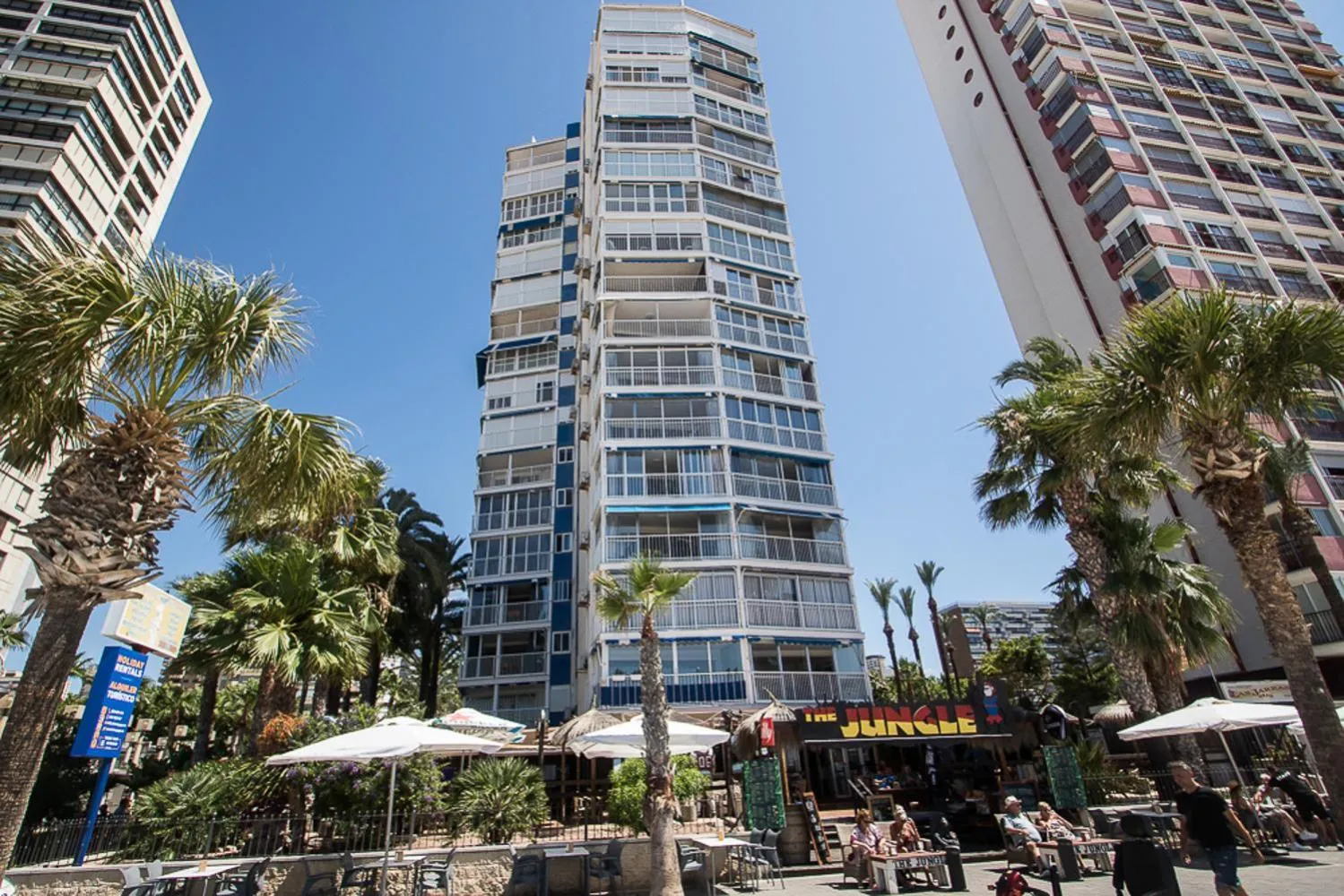 Property building in Apartamentos Torre Yago