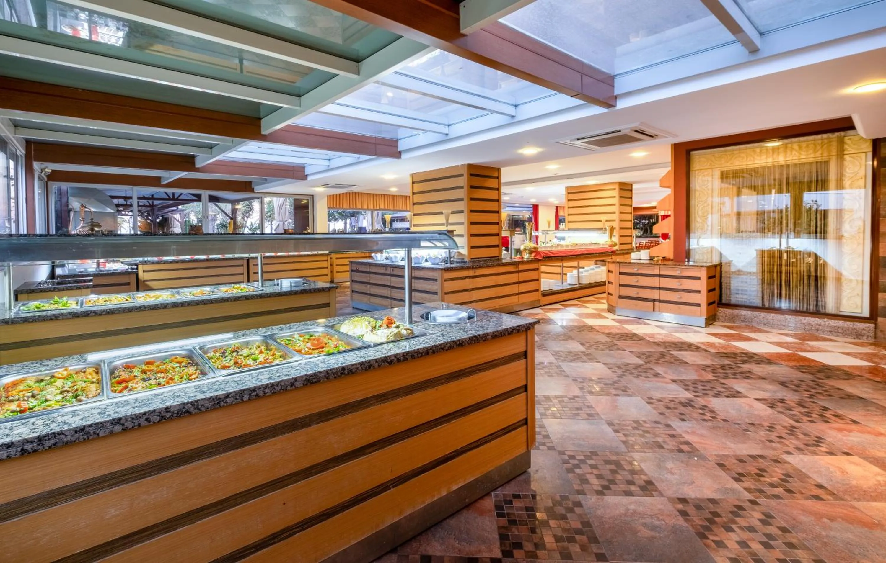 Restaurant/places to eat in Fame Beach Hotel