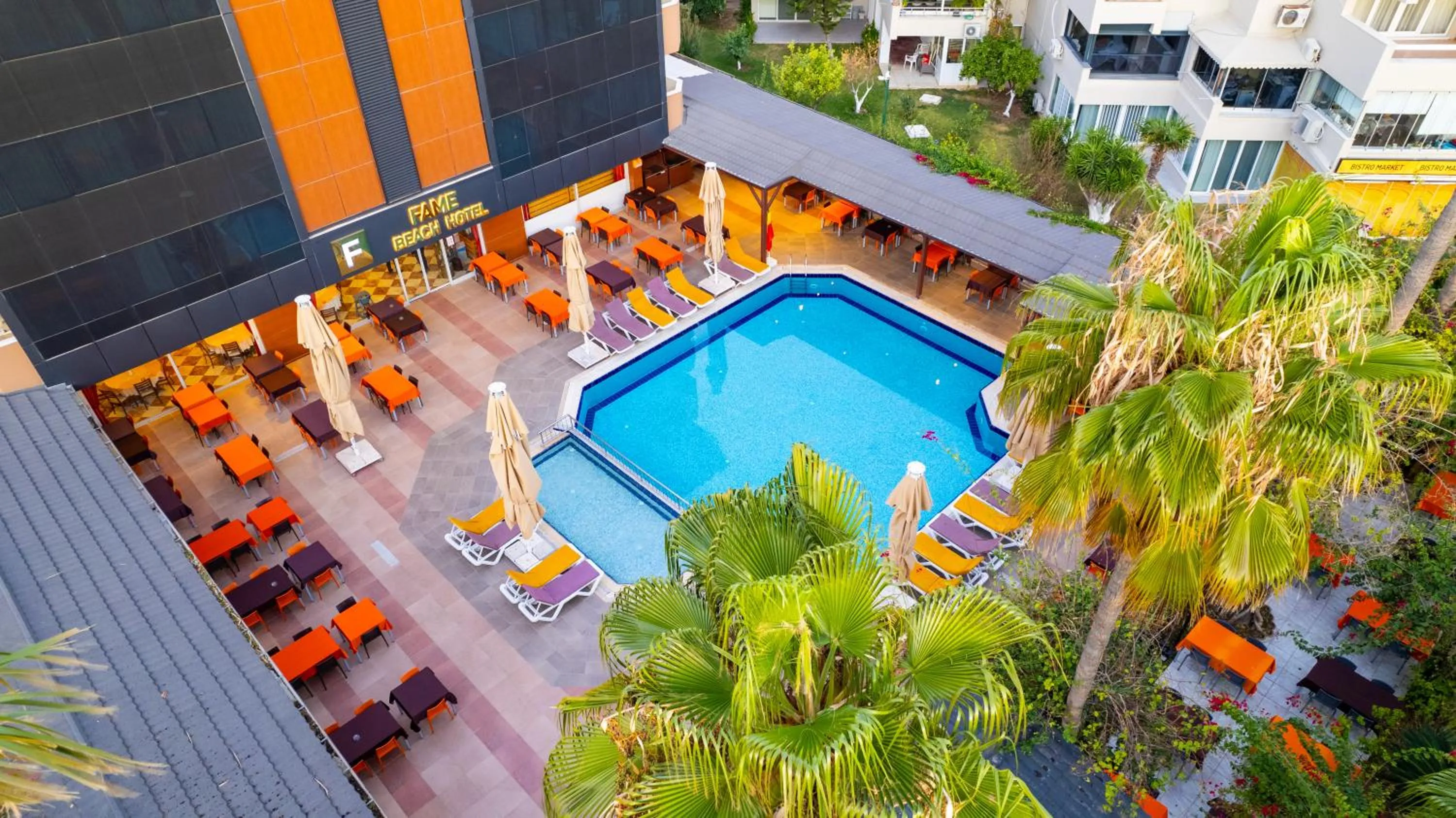 Swimming pool in Fame Beach Hotel