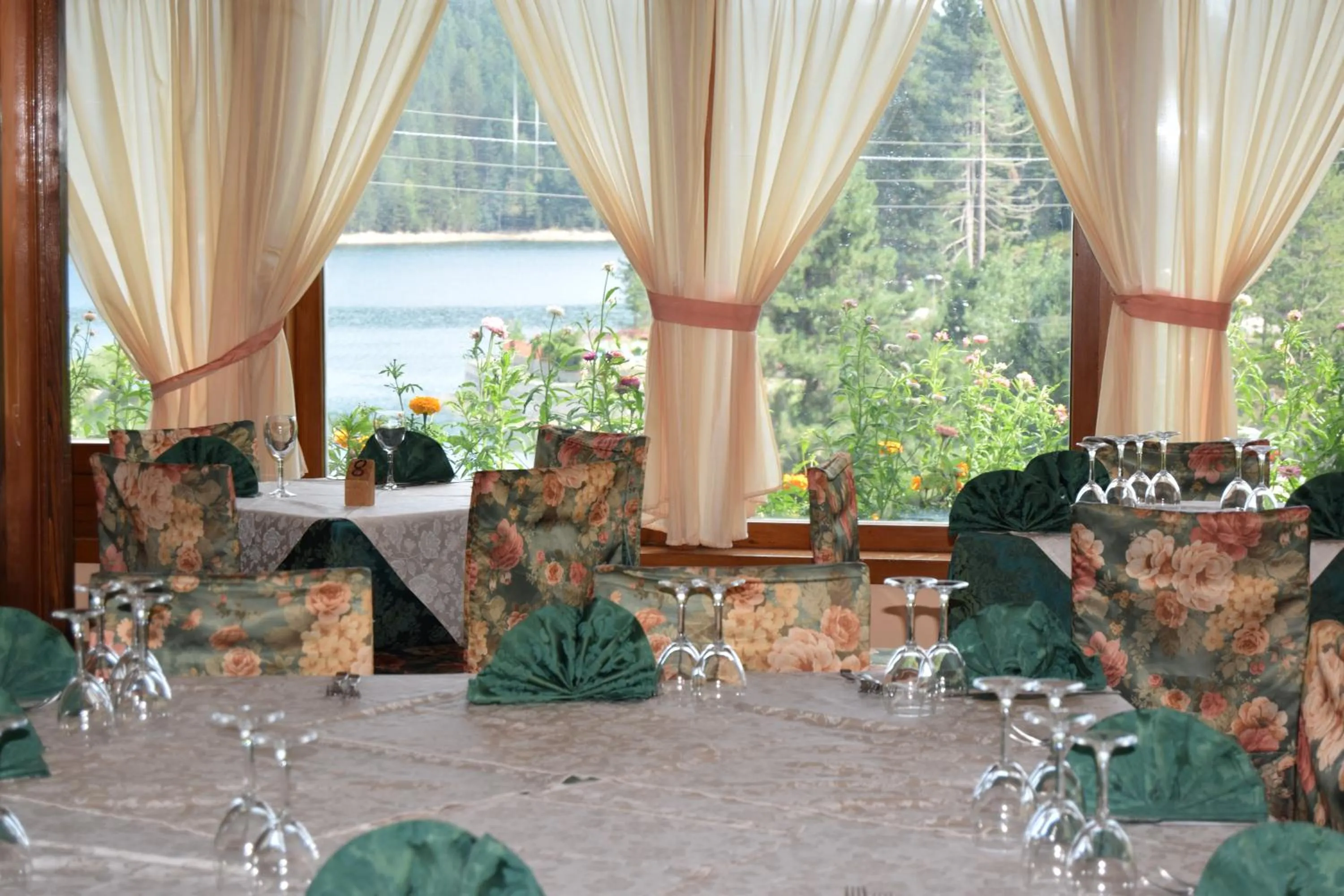 Restaurant/places to eat in hotel lo sciatore