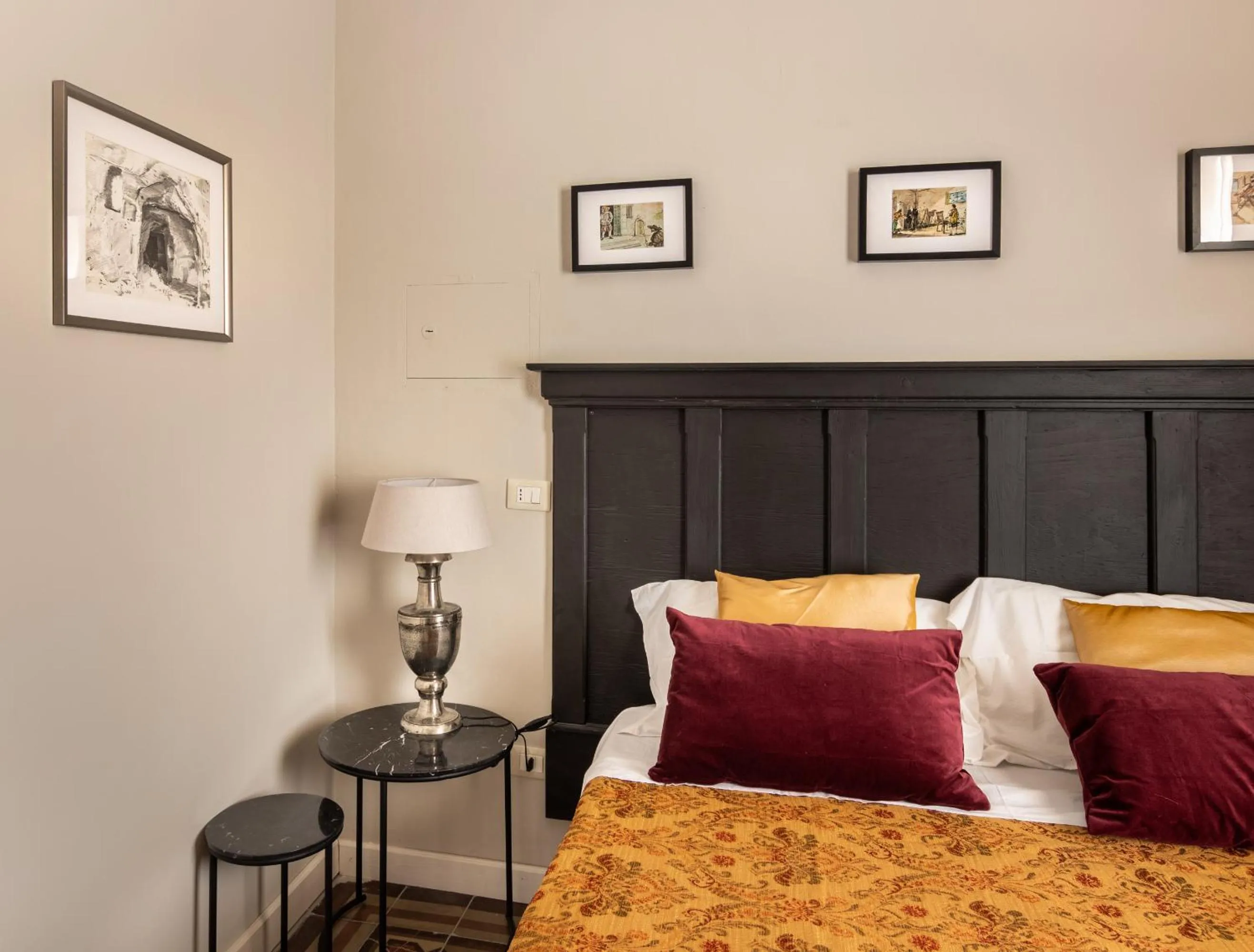 Photo of the whole room, Bed in Donna Maddalena