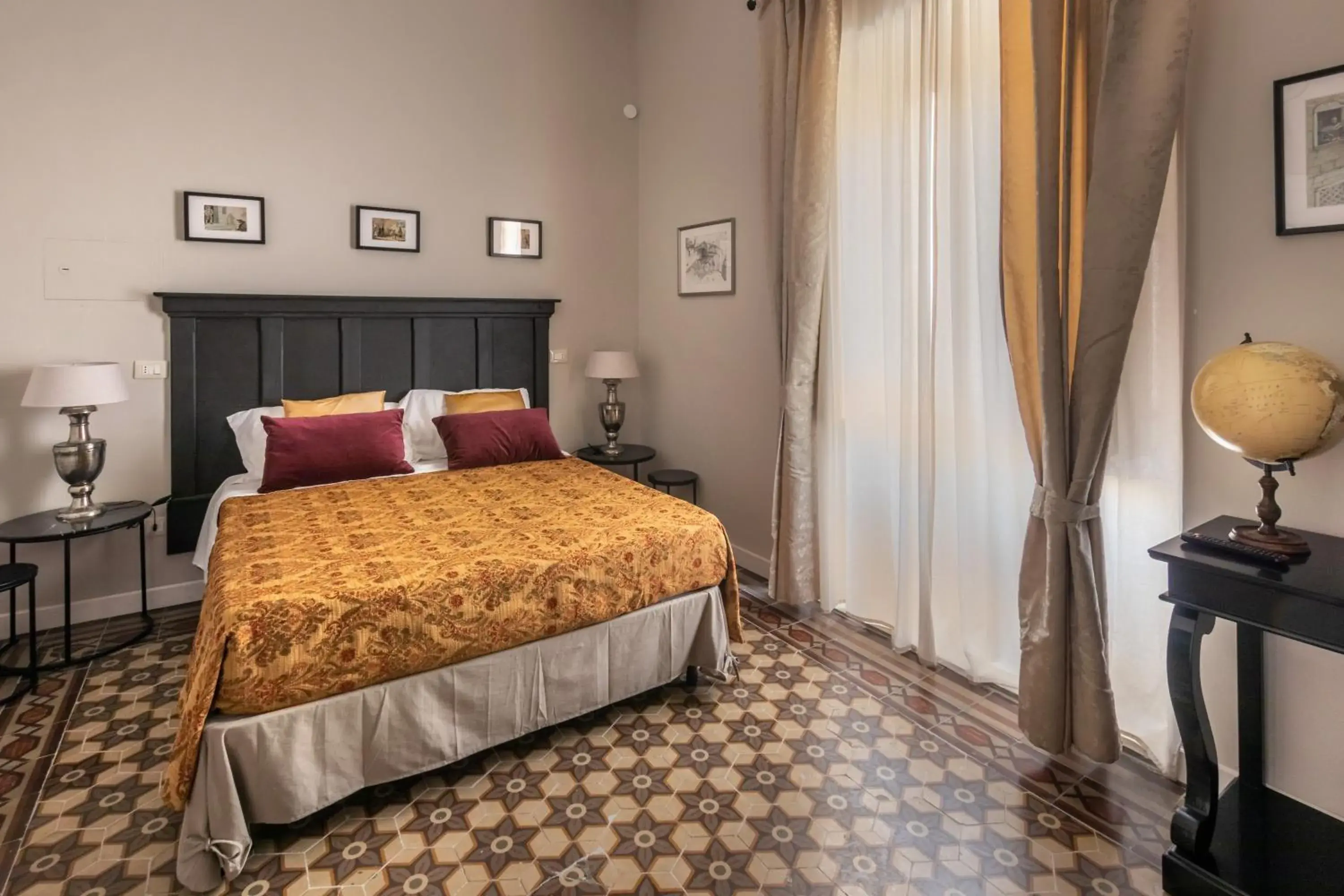 Double Room with Private Bathroom in Donna Maddalena Double Room with Private Bathroom in Donna Maddalena