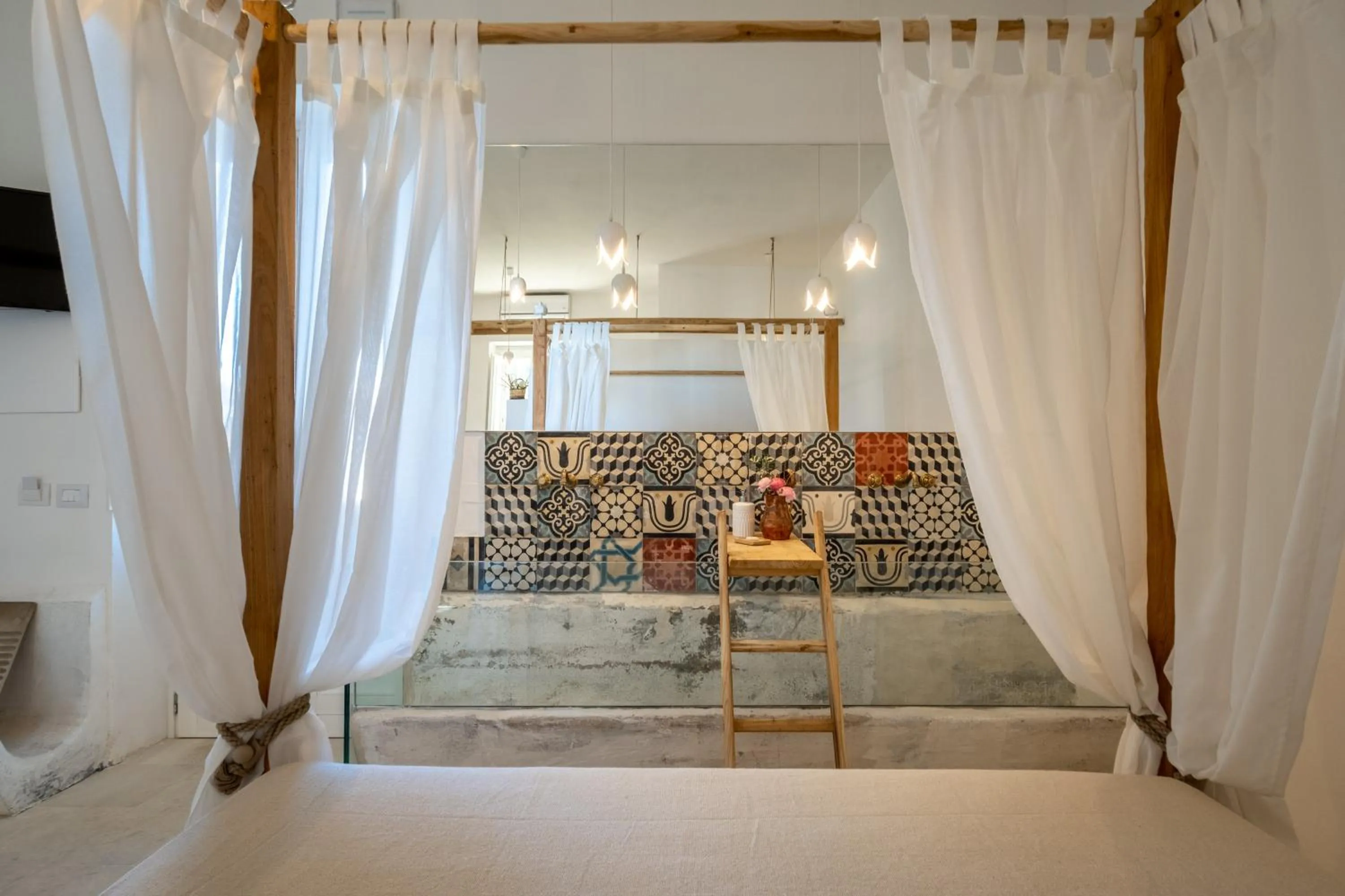 Decorative detail, Bed in Masseria Rauccio