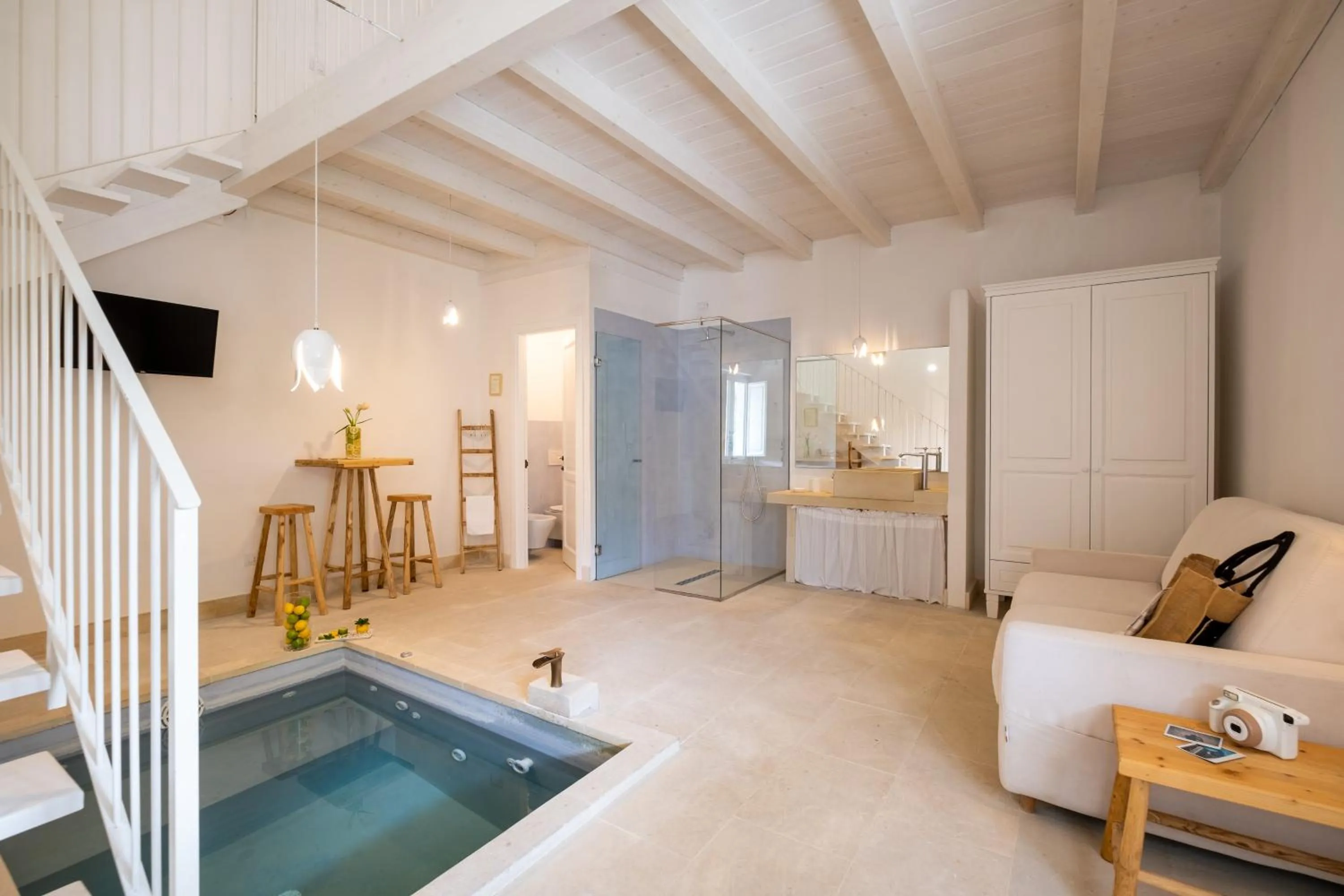 Shower in Masseria Rauccio