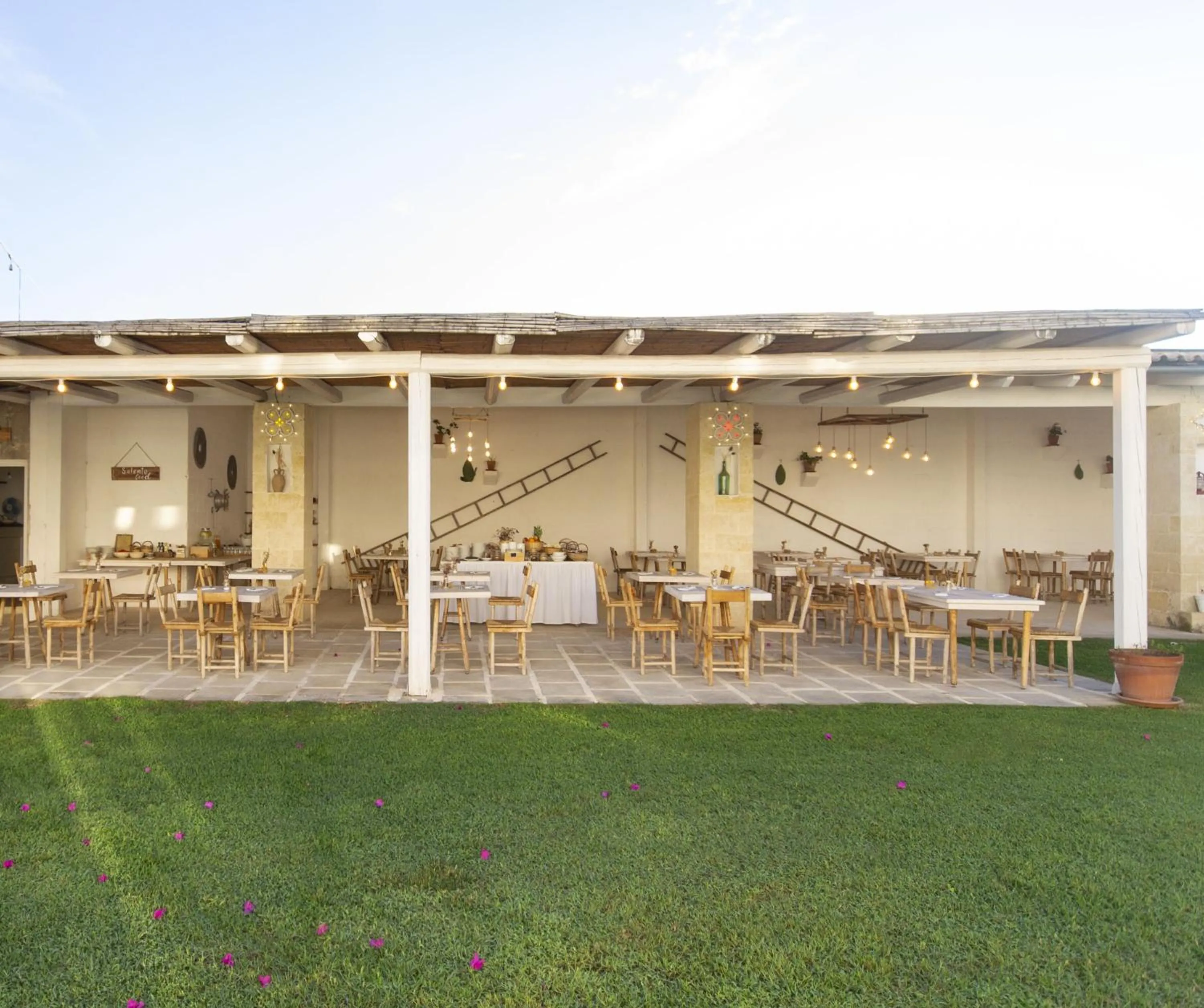 Restaurant/places to eat in Masseria Rauccio