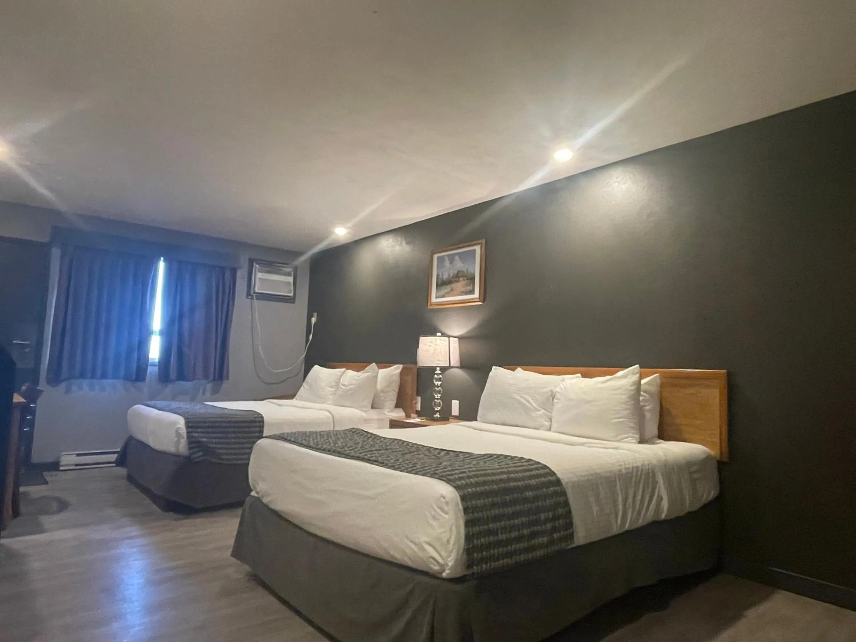 Photo of the whole room, Bed in Travelodge by Wyndham Brandon