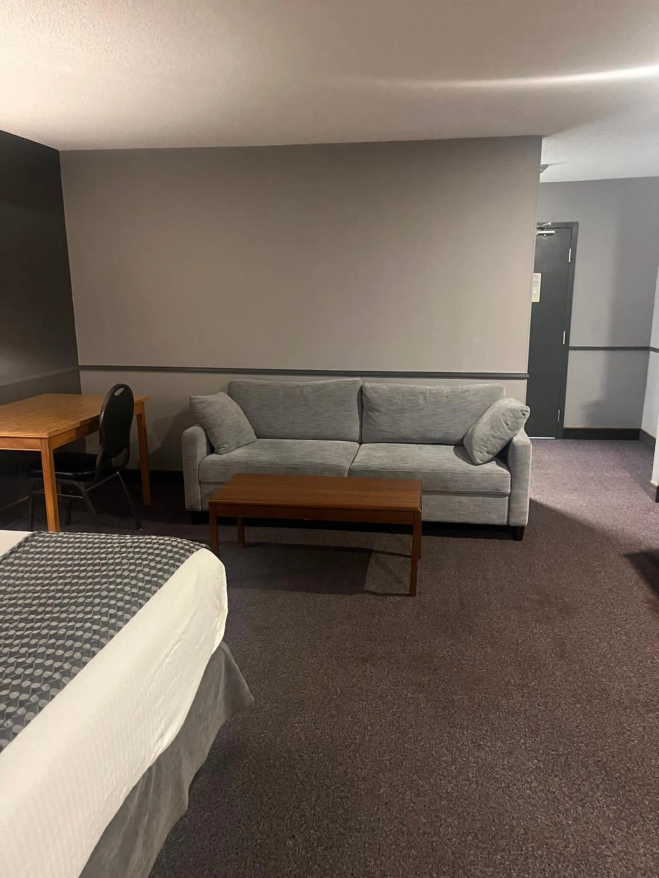 Seating area in Travelodge by Wyndham Brandon