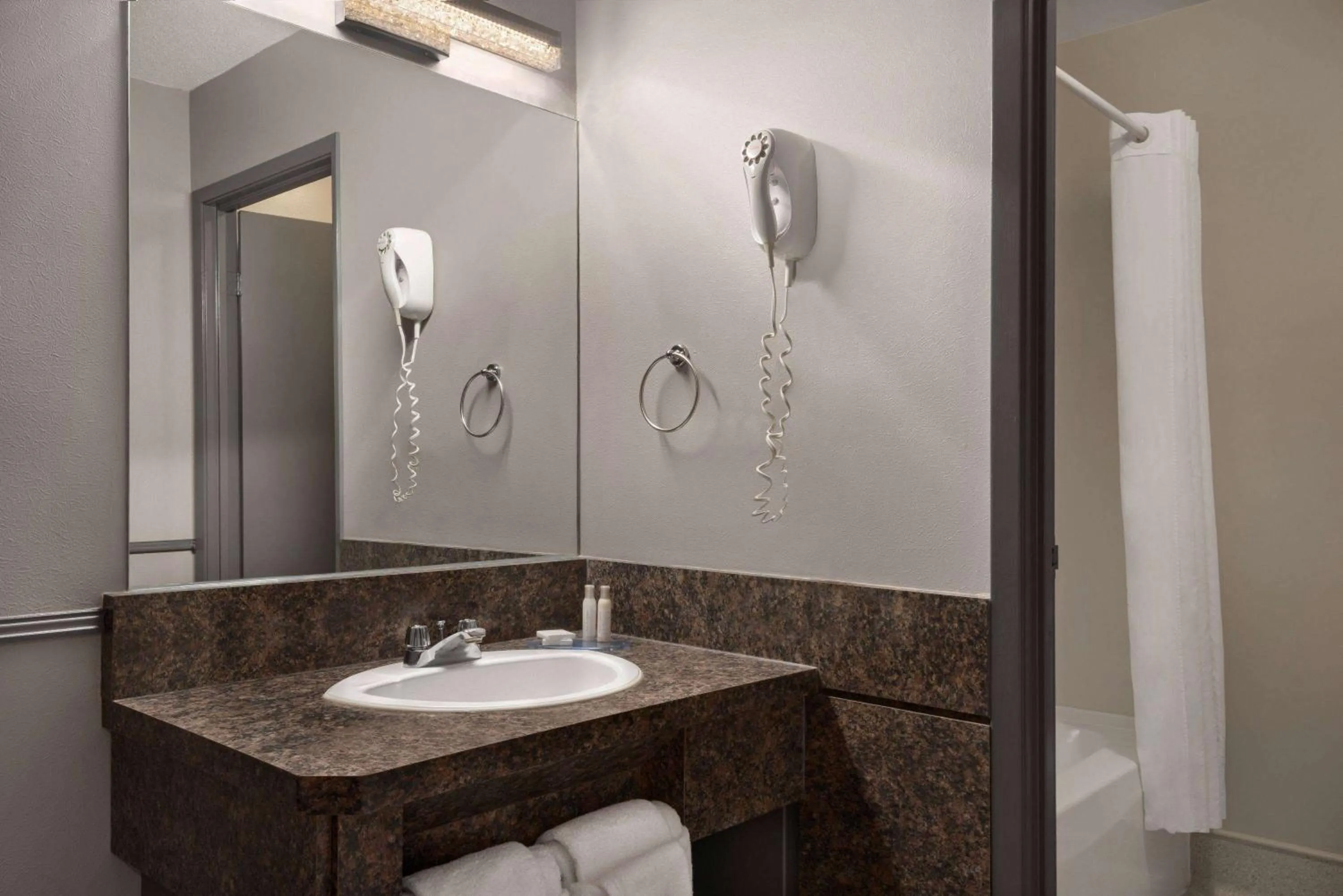 TV and multimedia in Travelodge by Wyndham Brandon