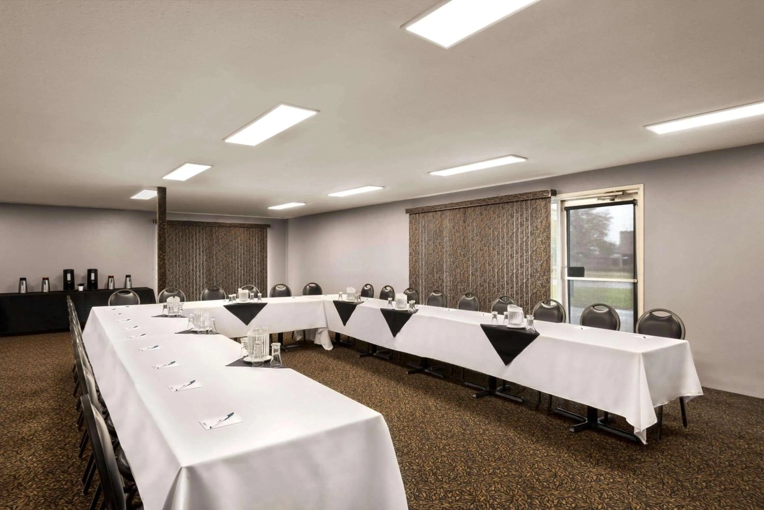 Banquet/Function facilities in Travelodge by Wyndham Brandon