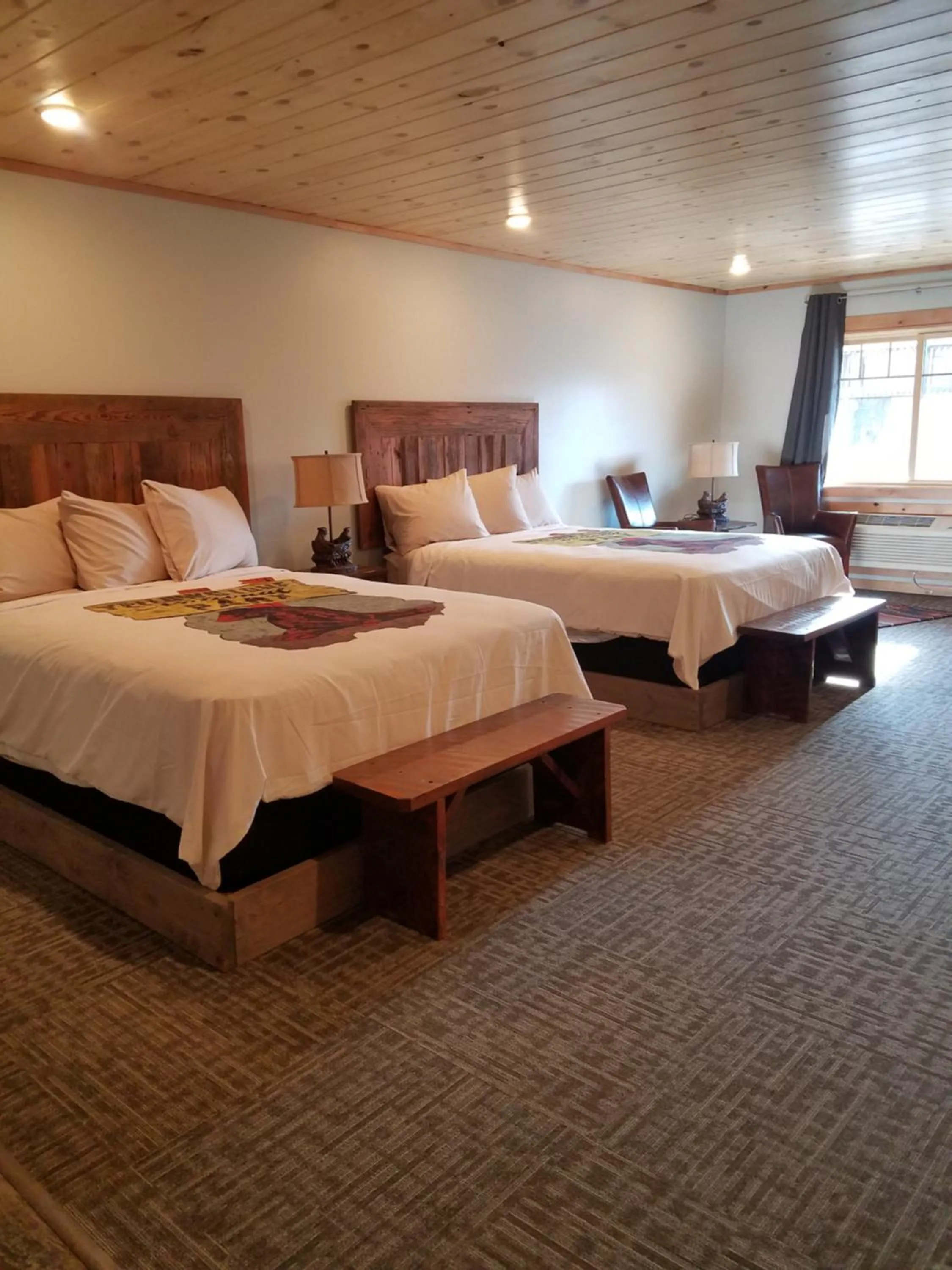 Photo of the whole room in 406 Lodge at Yellowstone